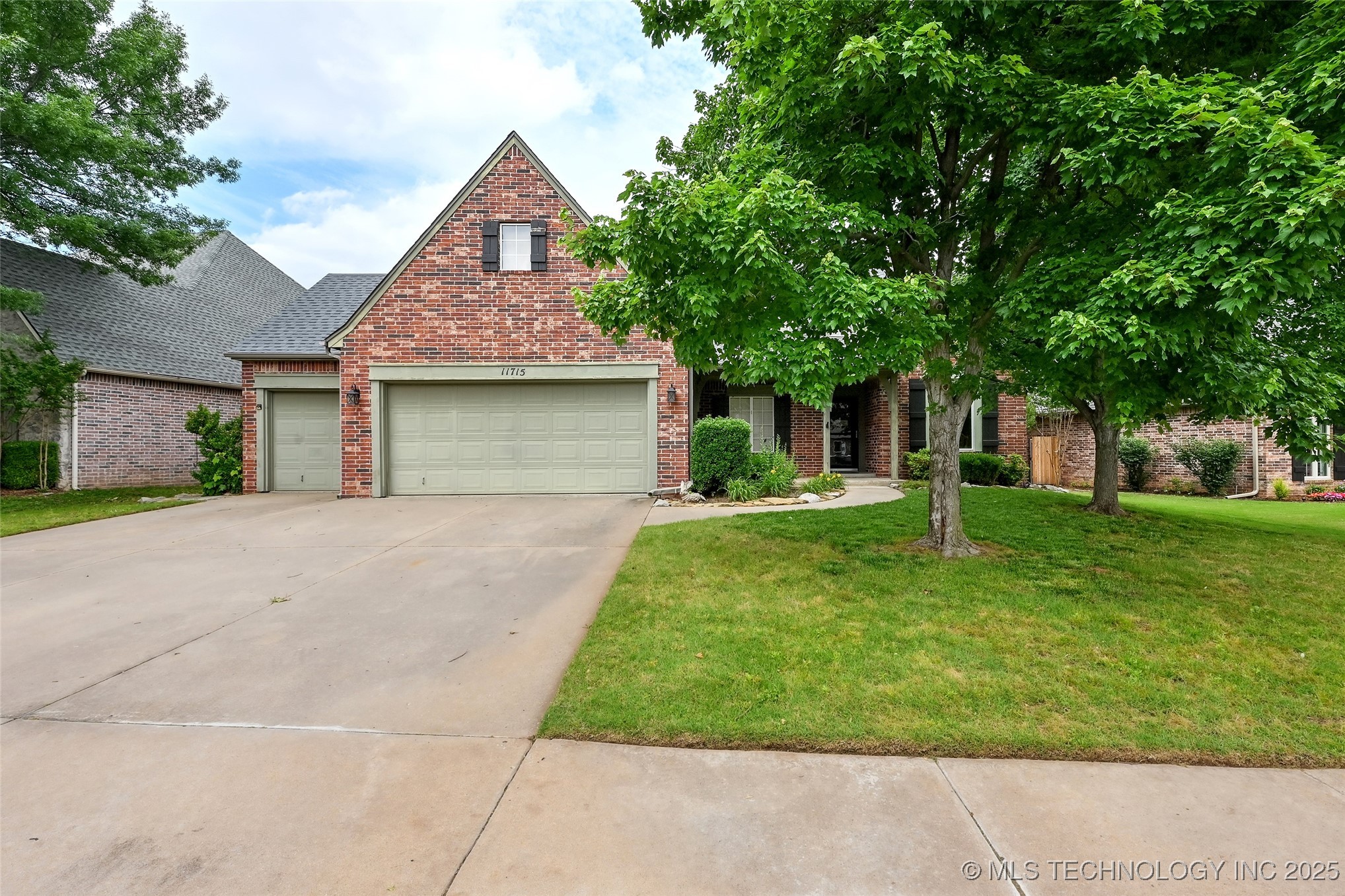11715 S 93rd East Avenue Property Photo 1