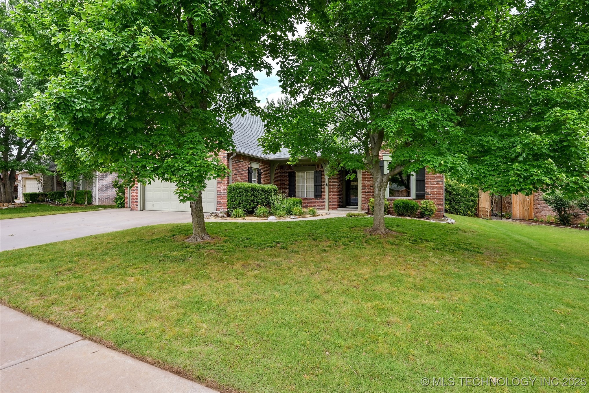 11715 S 93rd East Avenue Property Photo 56