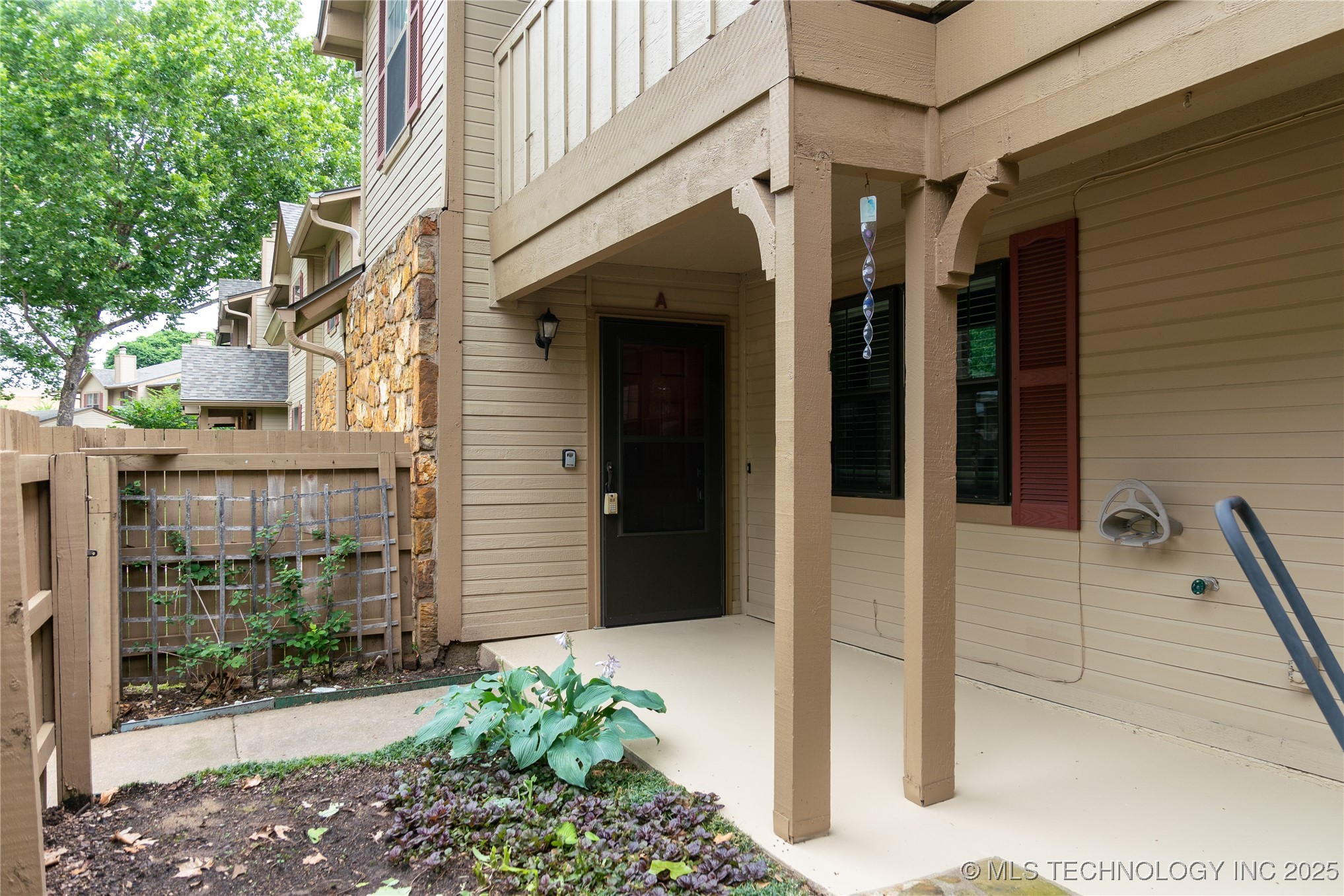 9113 S Urbana Avenue 8 Property Photo 1