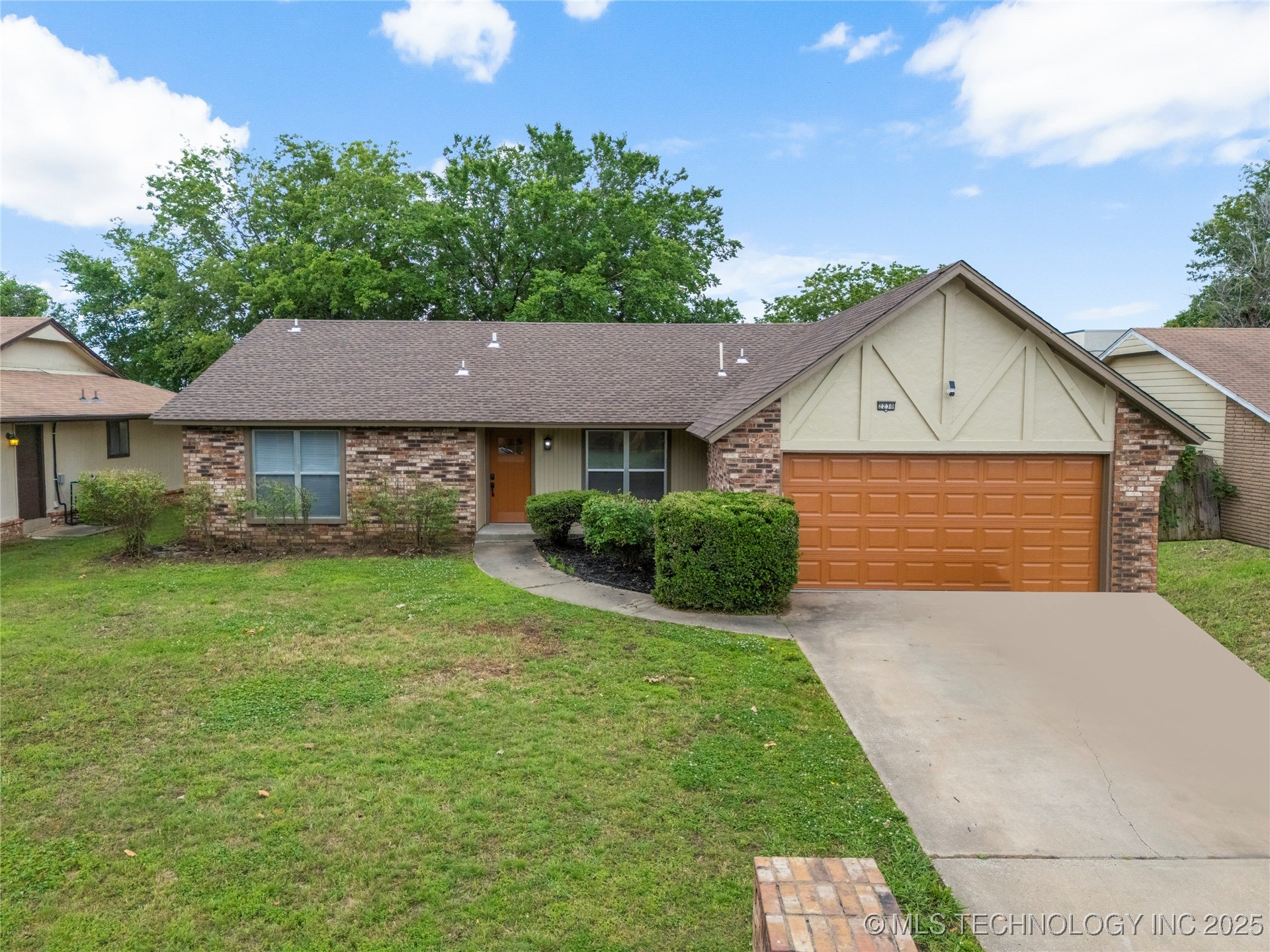 2230 W Haskell Street Property Photo 1