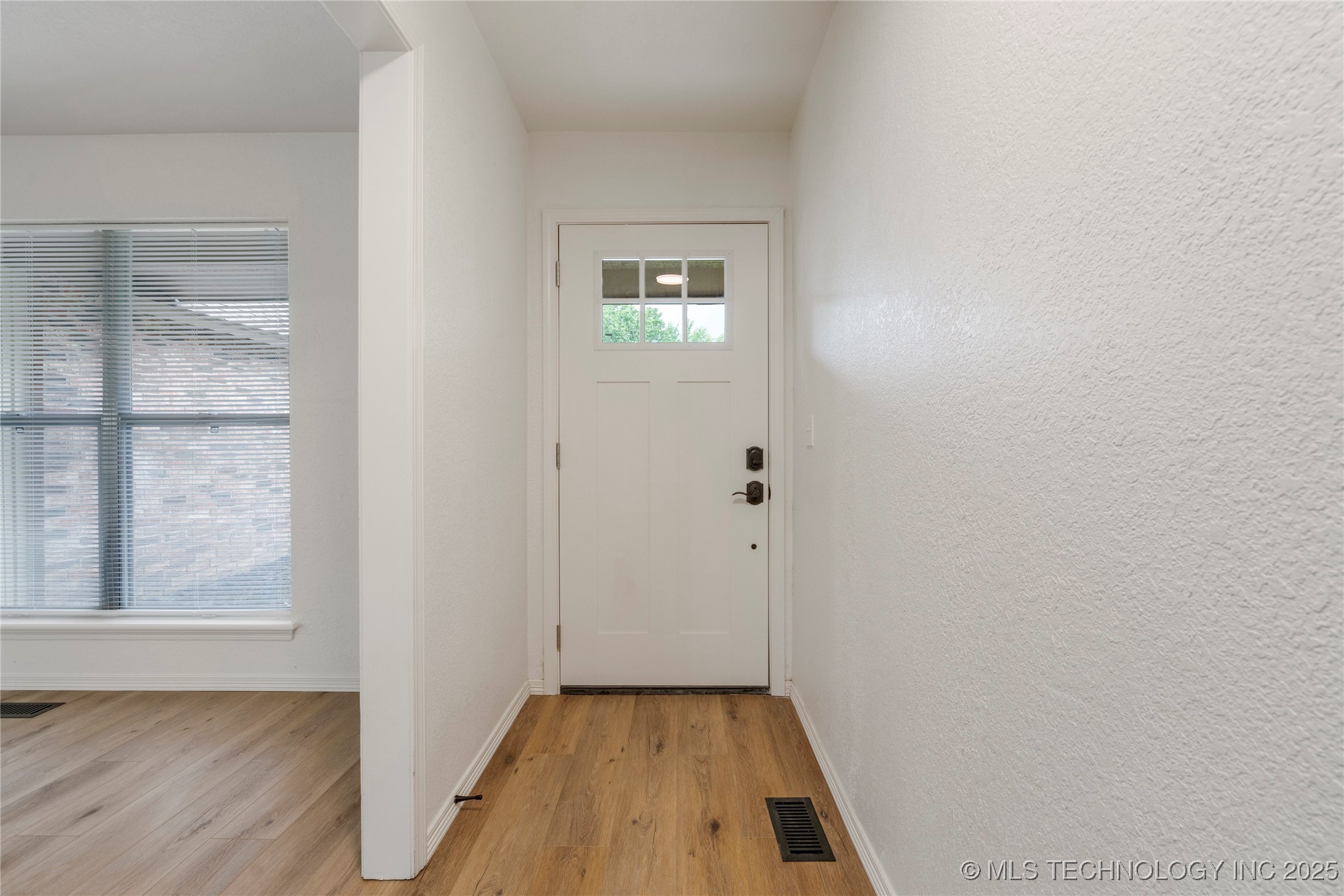 2230 W Haskell Street Property Photo 4