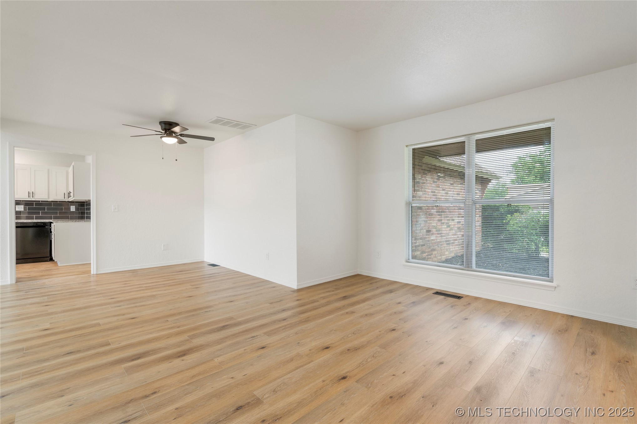 2230 W Haskell Street Property Photo 6
