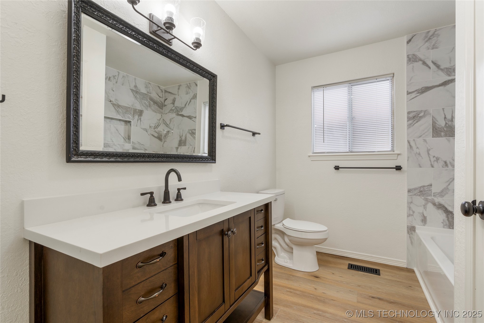 2230 W Haskell Street Property Photo 24