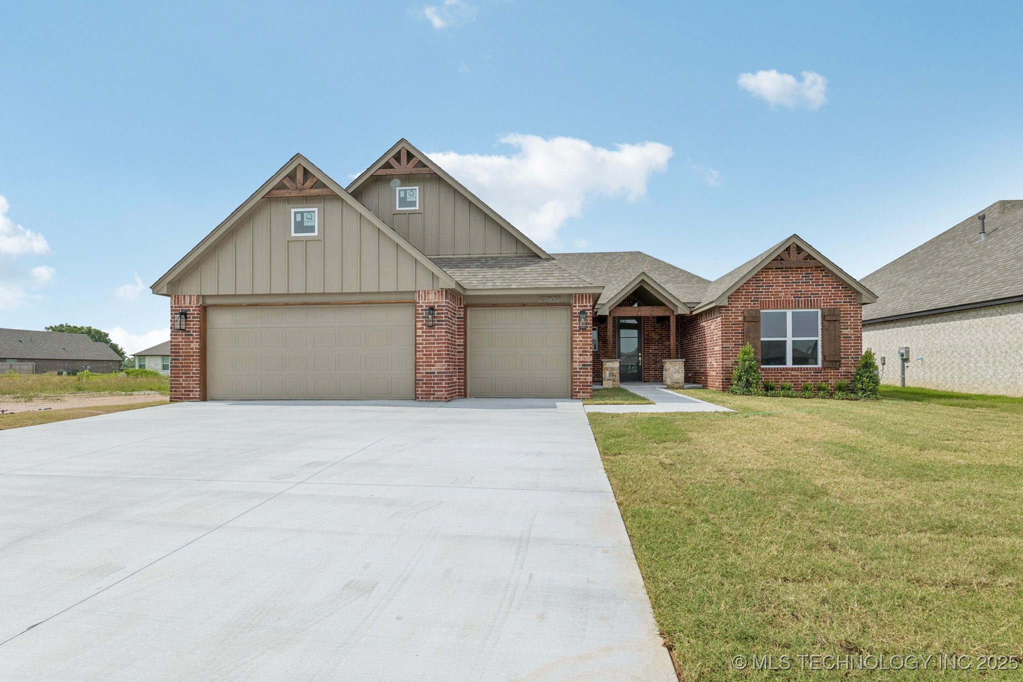 22832 E 106th Place S Property Photo 1