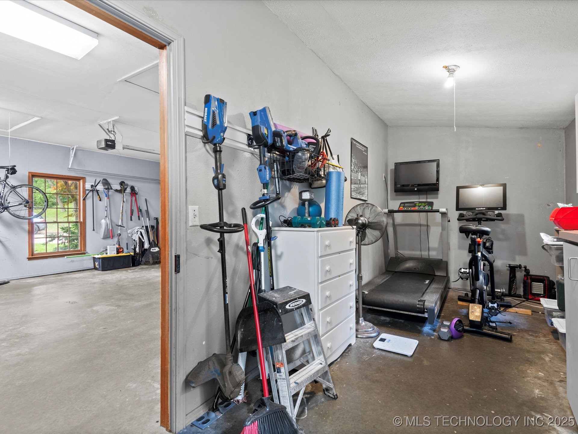 946 Briarwood Drive Property Photo 36