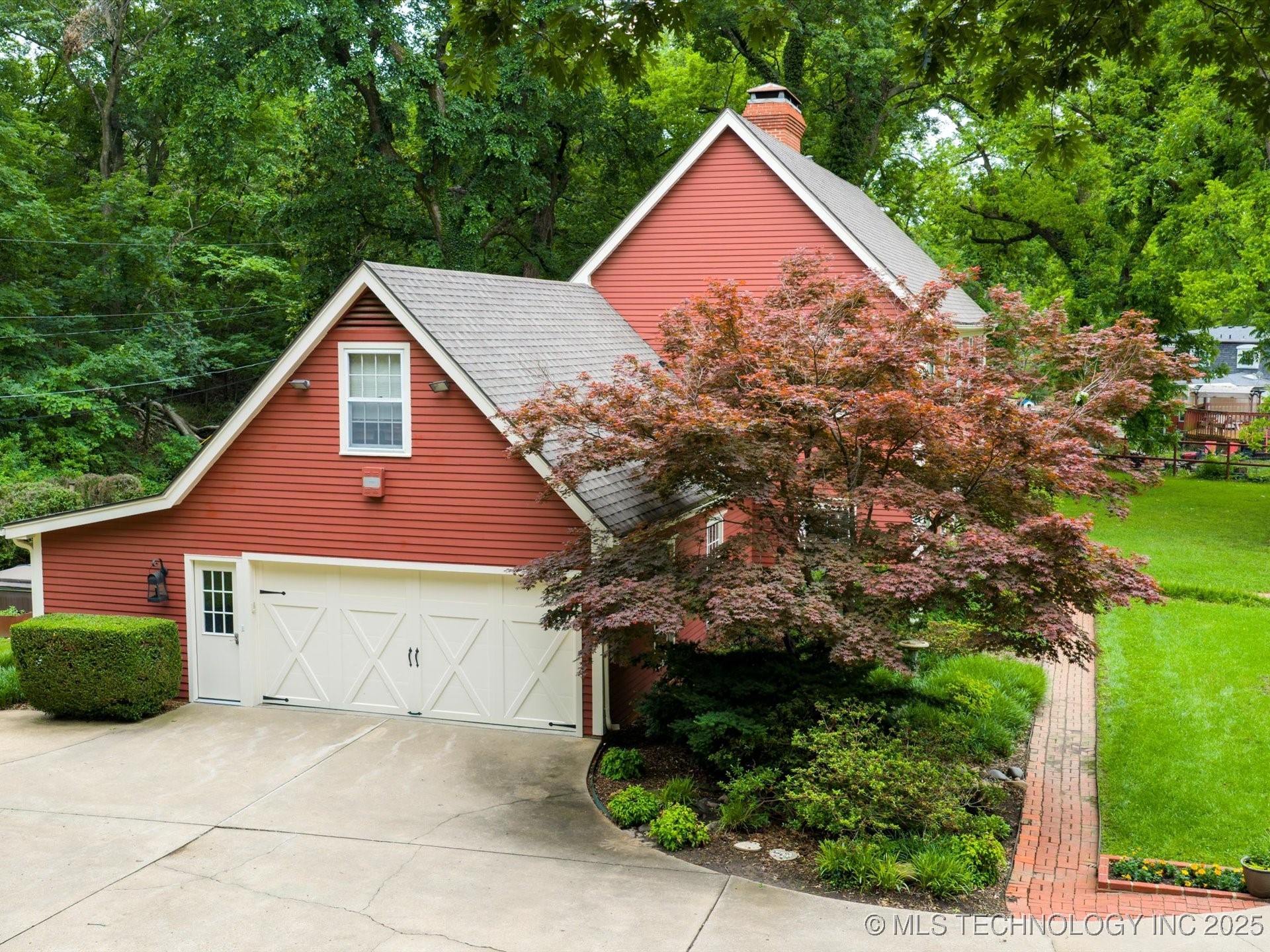 946 Briarwood Drive Property Photo 39