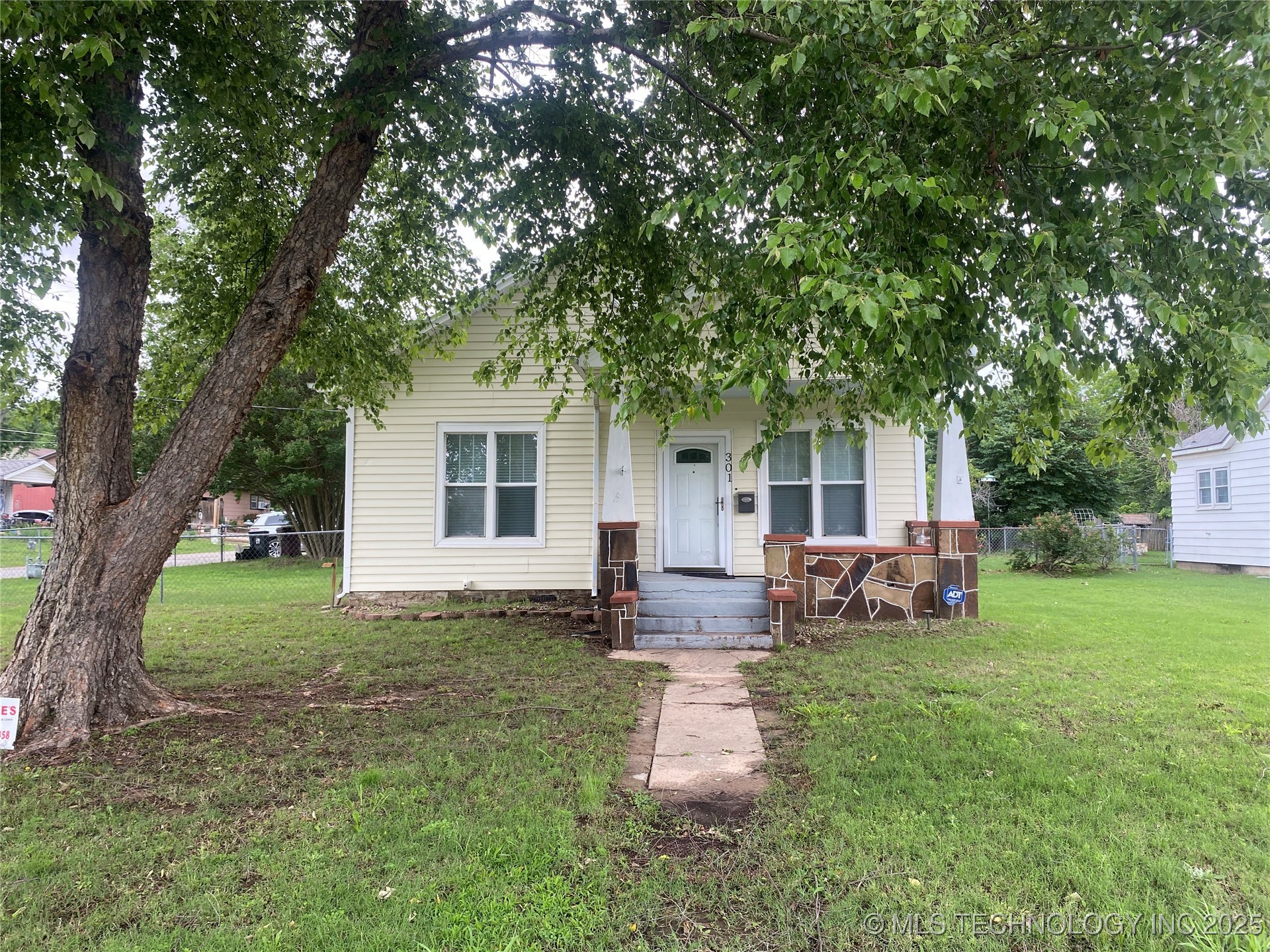 301 E Elm Avenue Property Photo 1