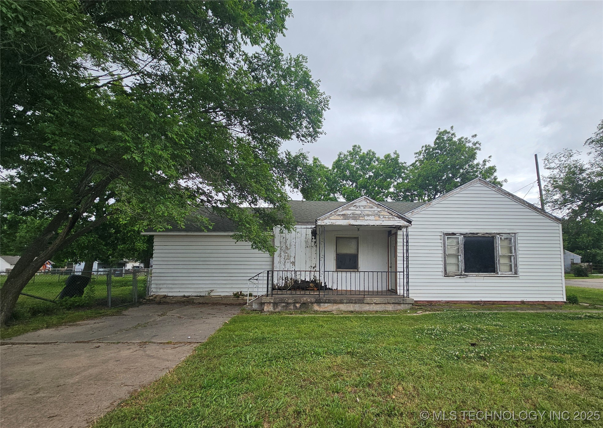 737 W Doolin Avenue