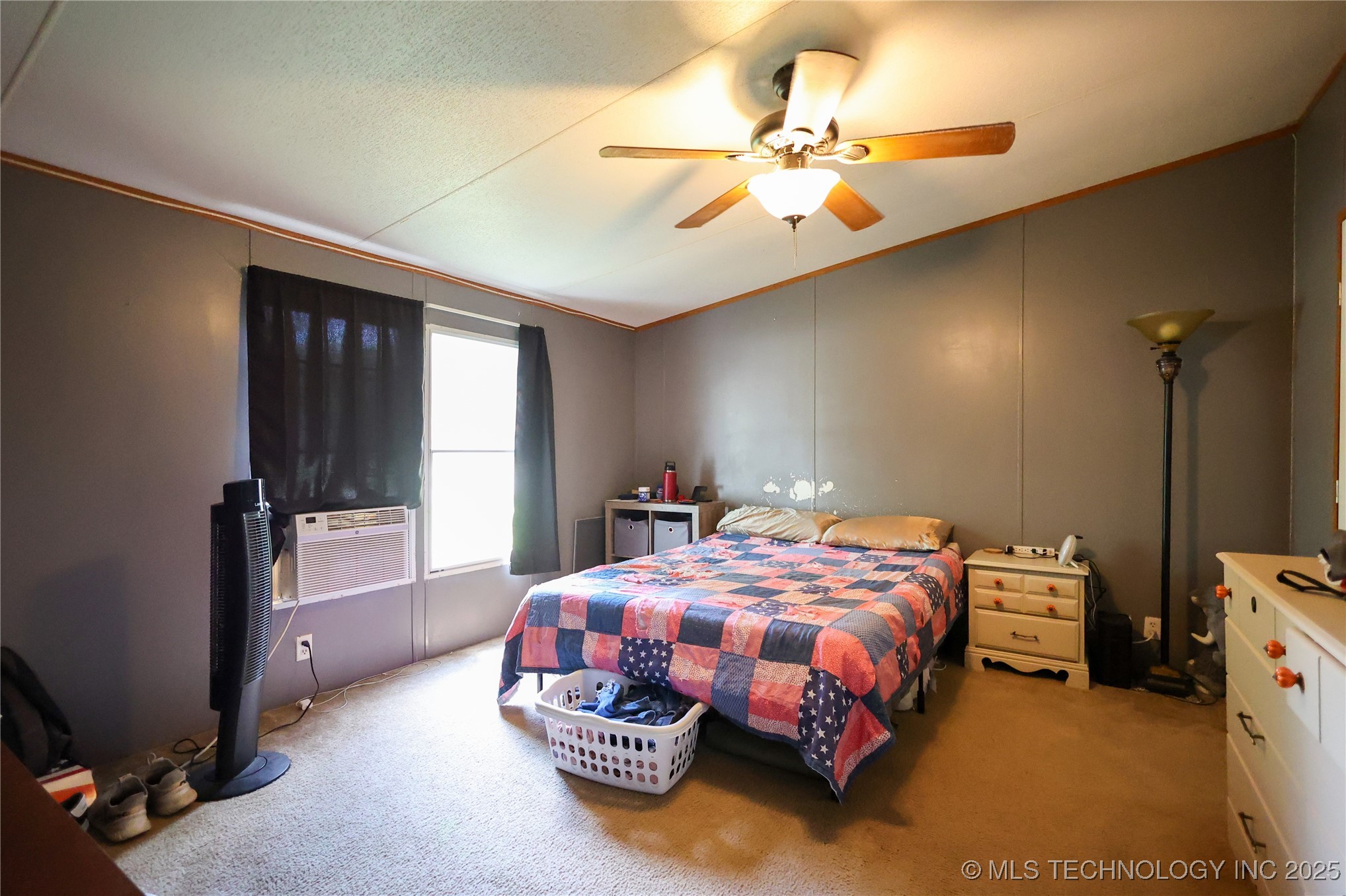 1019 W 17th Property Photo 3