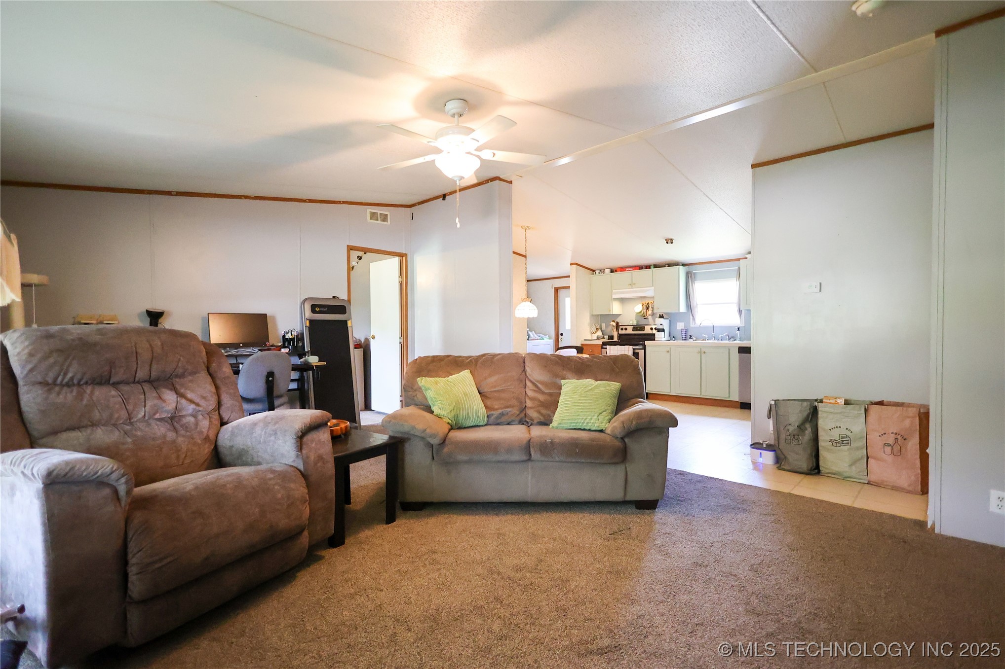 1019 W 17th Property Photo 4