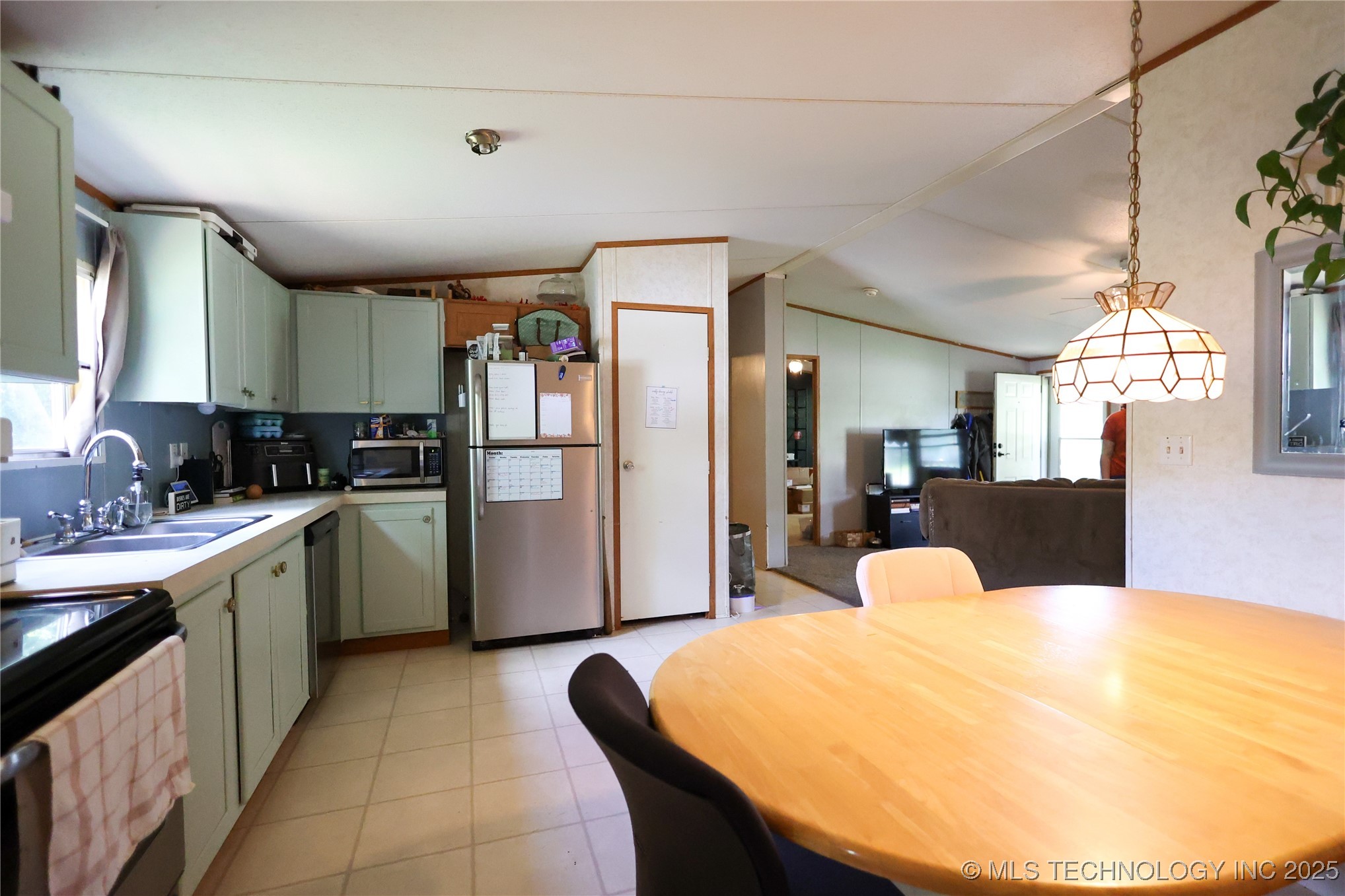 1019 W 17th Property Photo 6