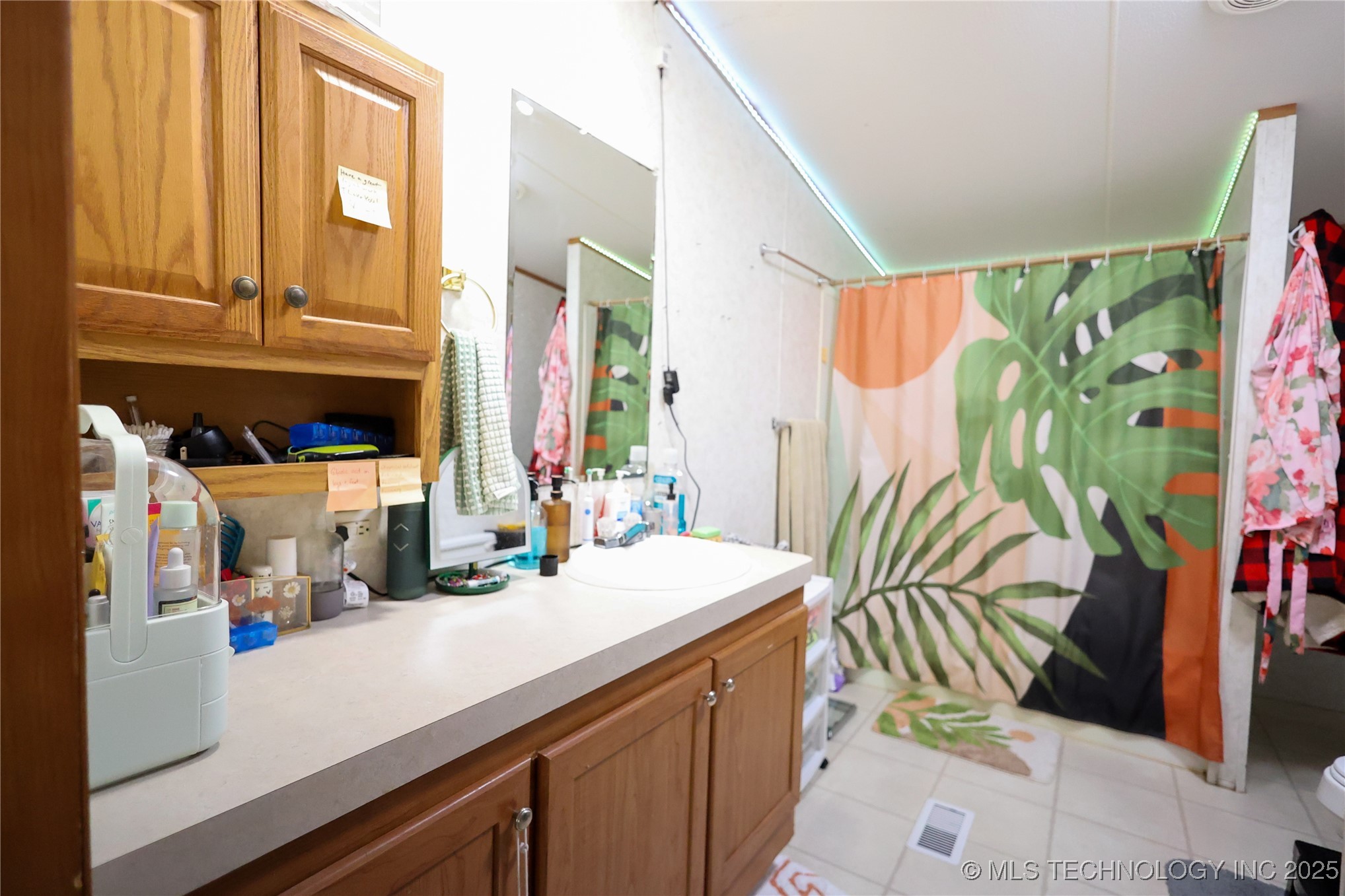 1019 W 17th Property Photo 9