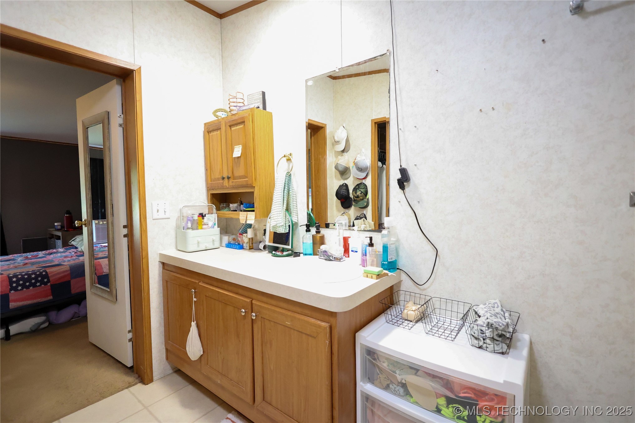 1019 W 17th Property Photo 10