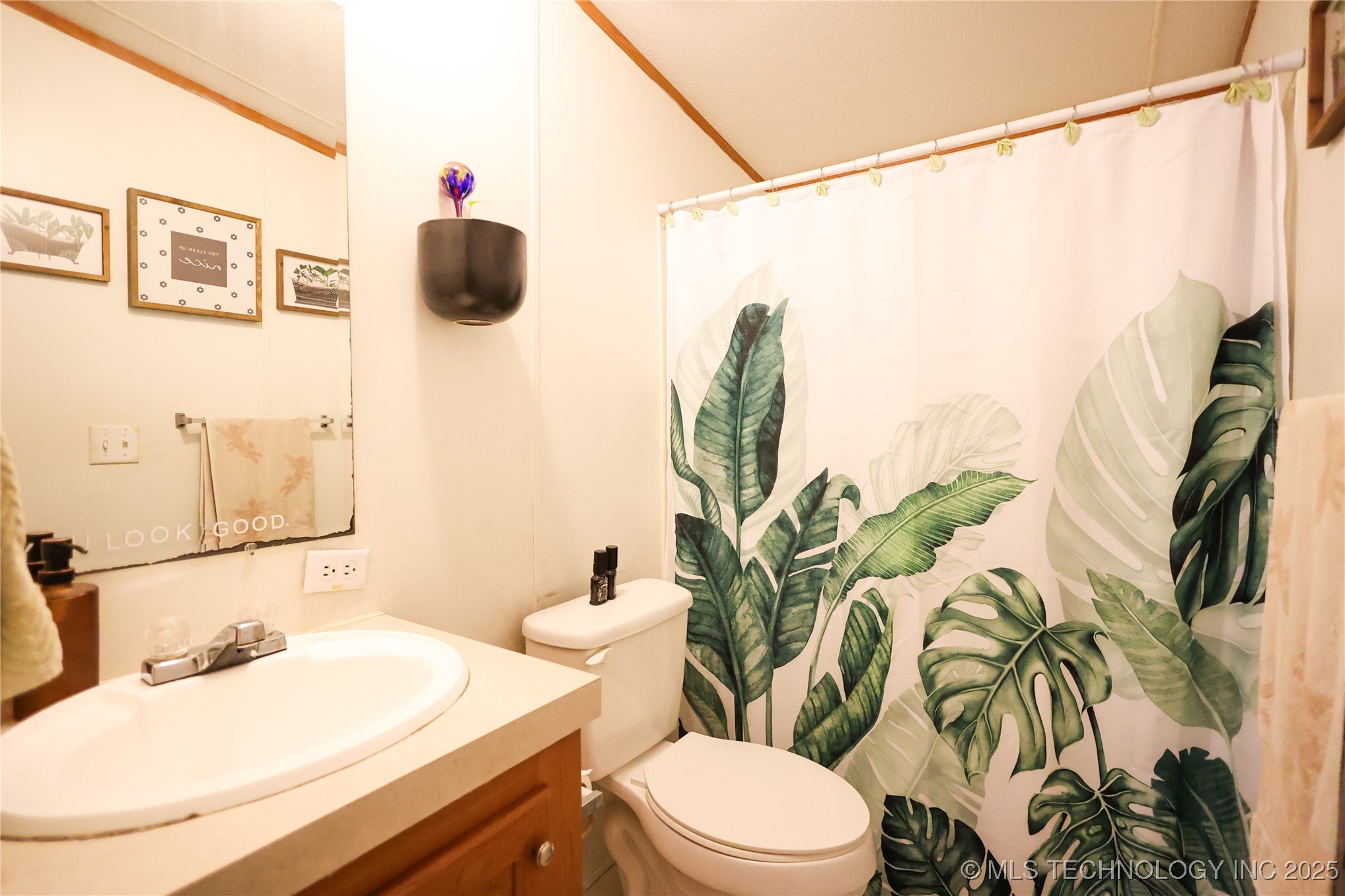 1019 W 17th Property Photo 13