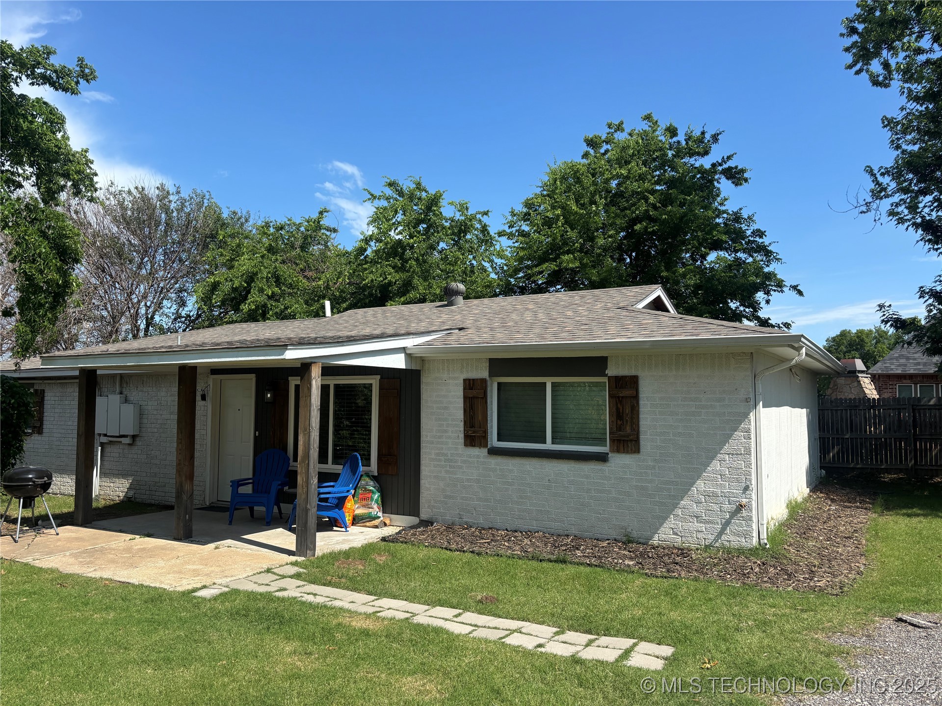 9715 E 92nd Street N Property Photo