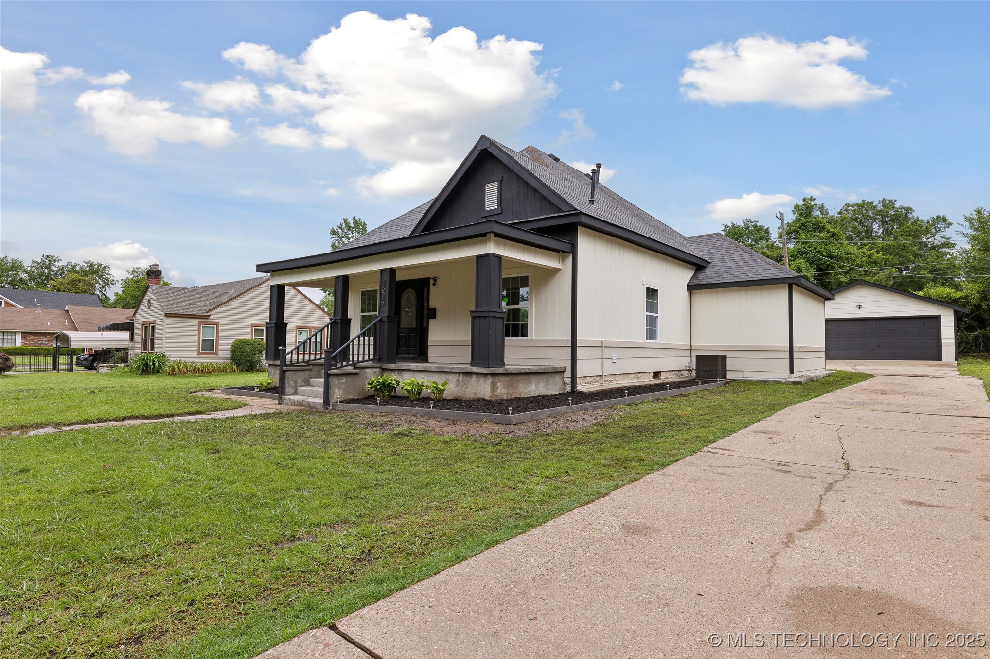 4526 W Broadway Street Property Photo 1