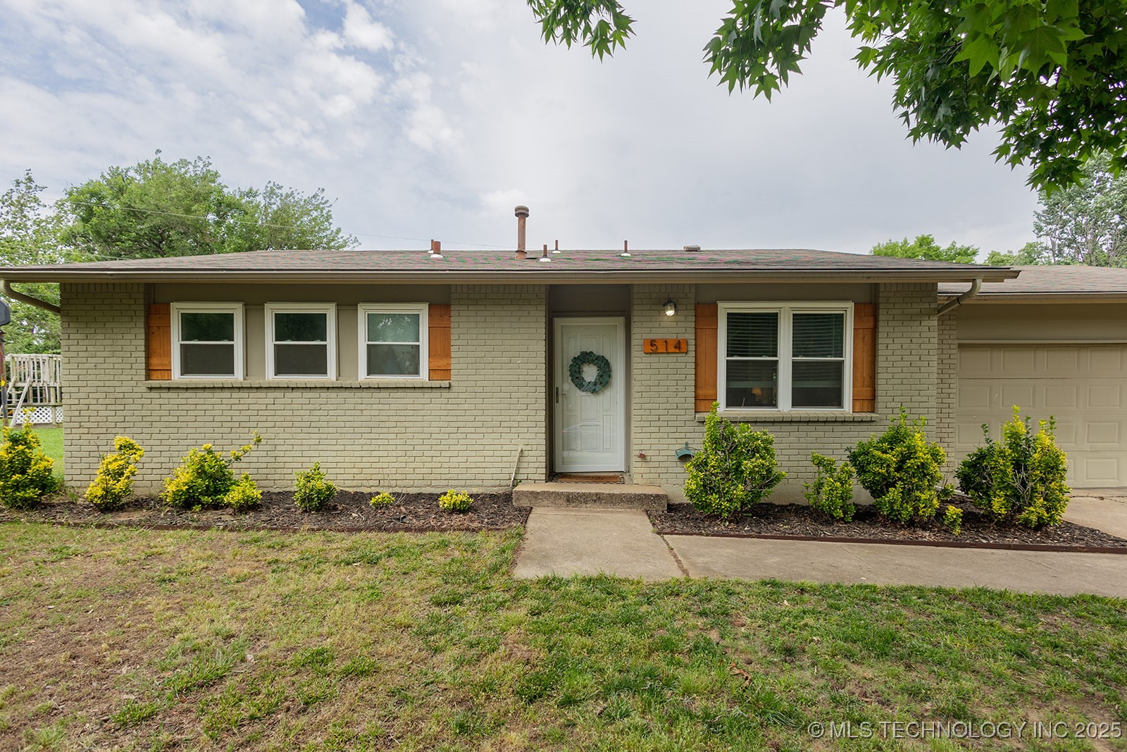 514 N Village Place