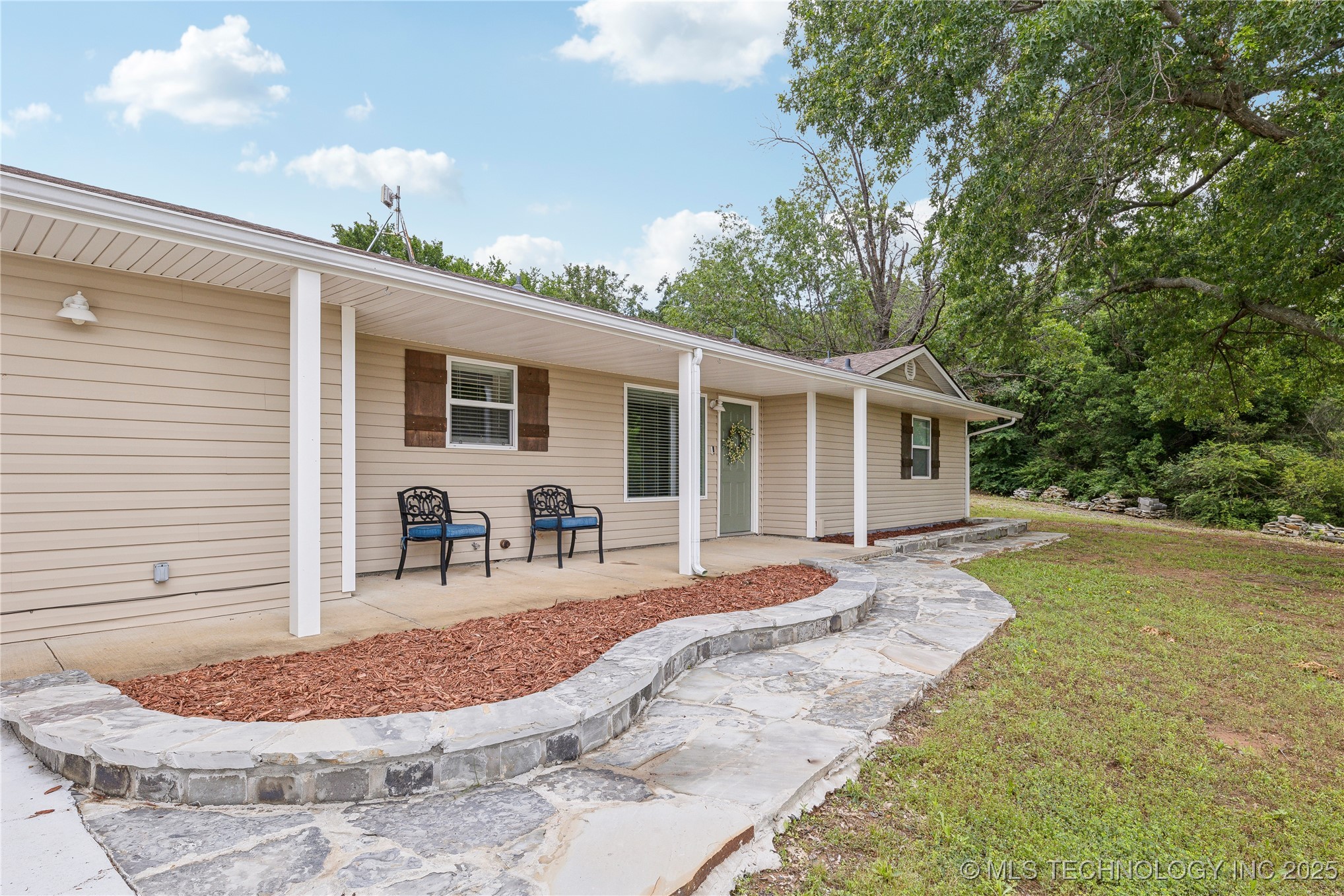 2540 E Davis Field Road Property Photo 4