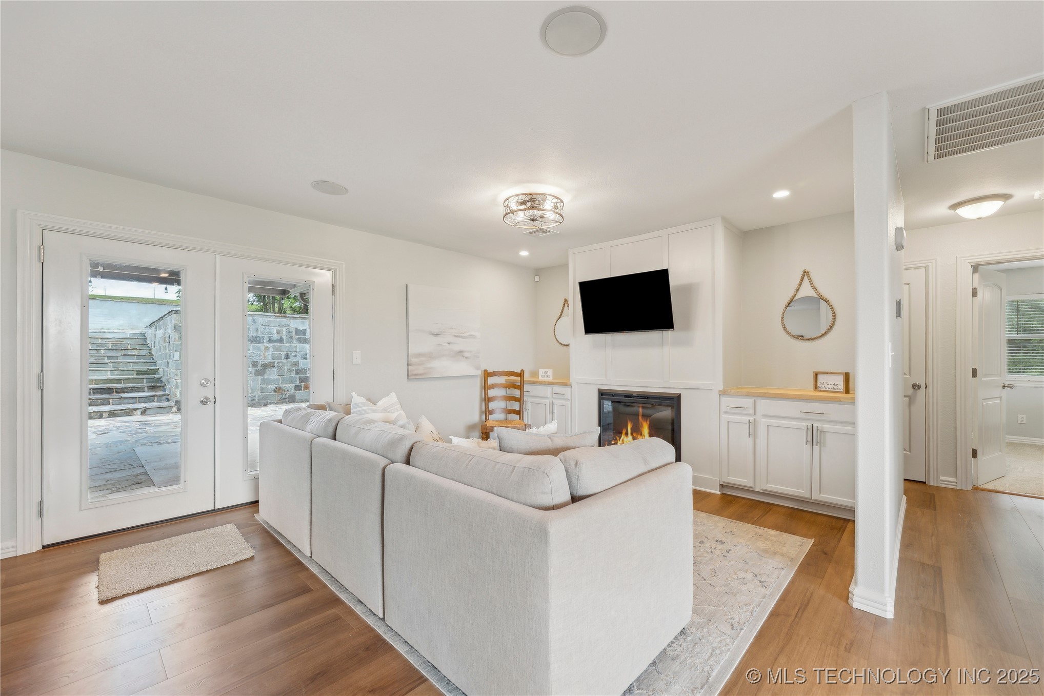 2540 E Davis Field Road Property Photo 6
