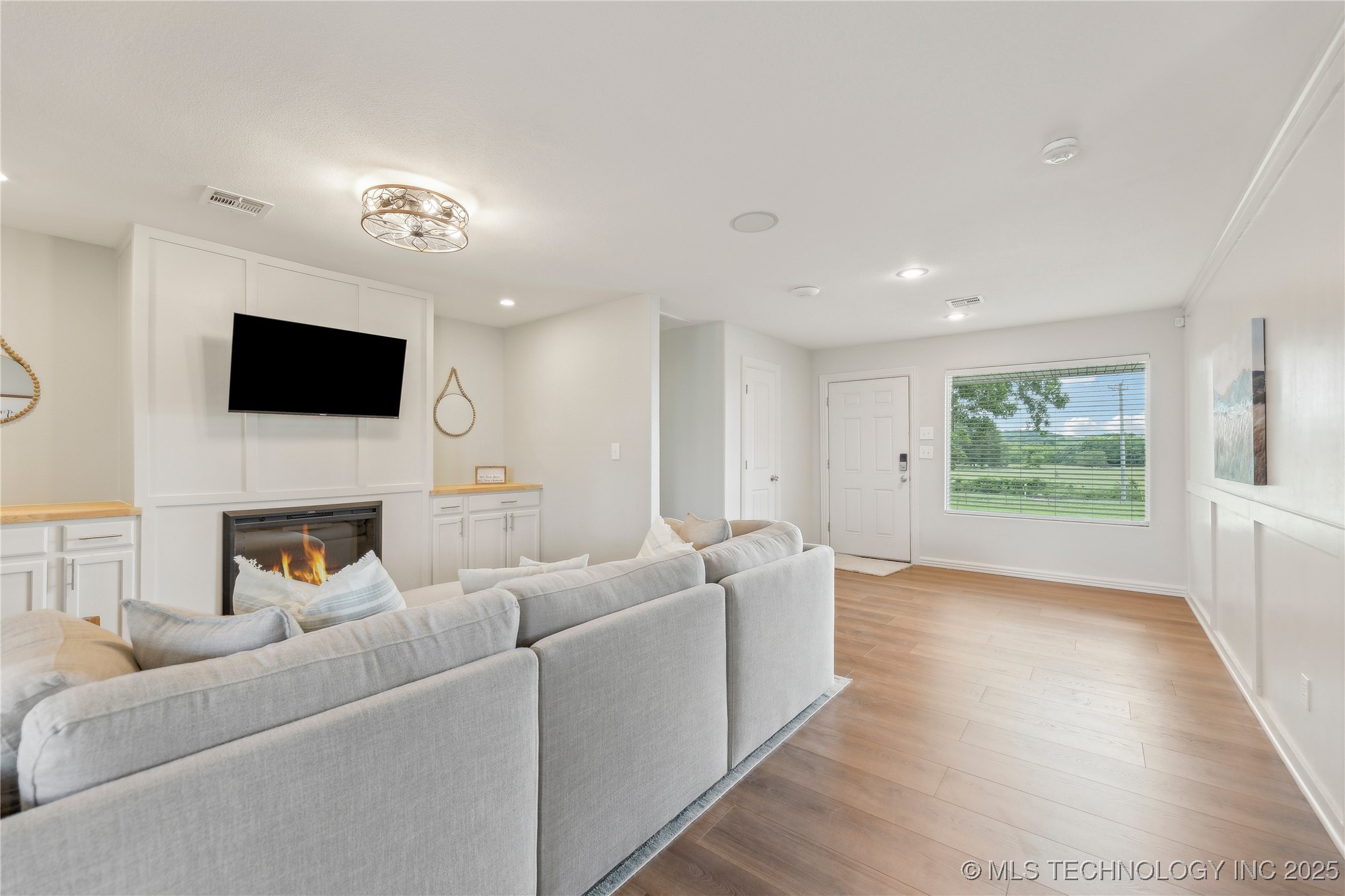2540 E Davis Field Road Property Photo 8