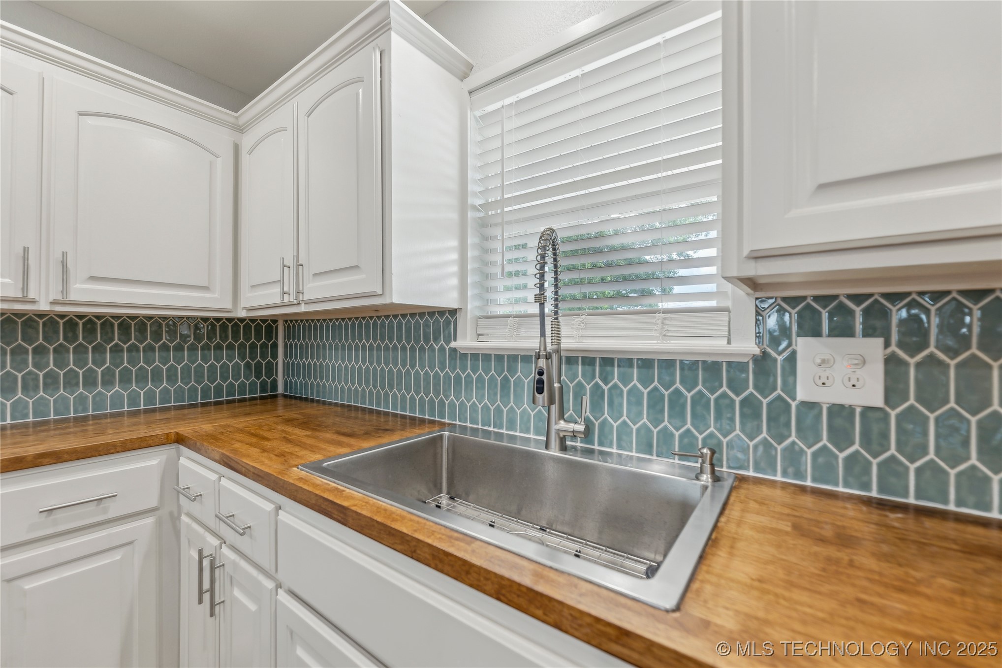 2540 E Davis Field Road Property Photo 12