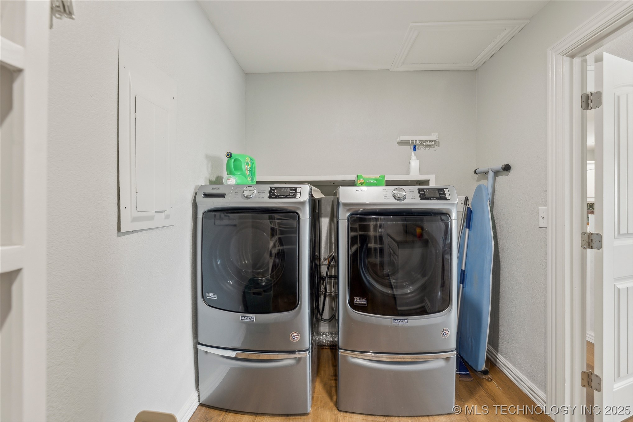 2540 E Davis Field Road Property Photo 14