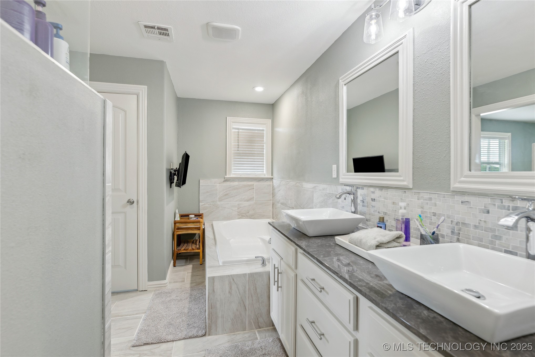 2540 E Davis Field Road Property Photo 22