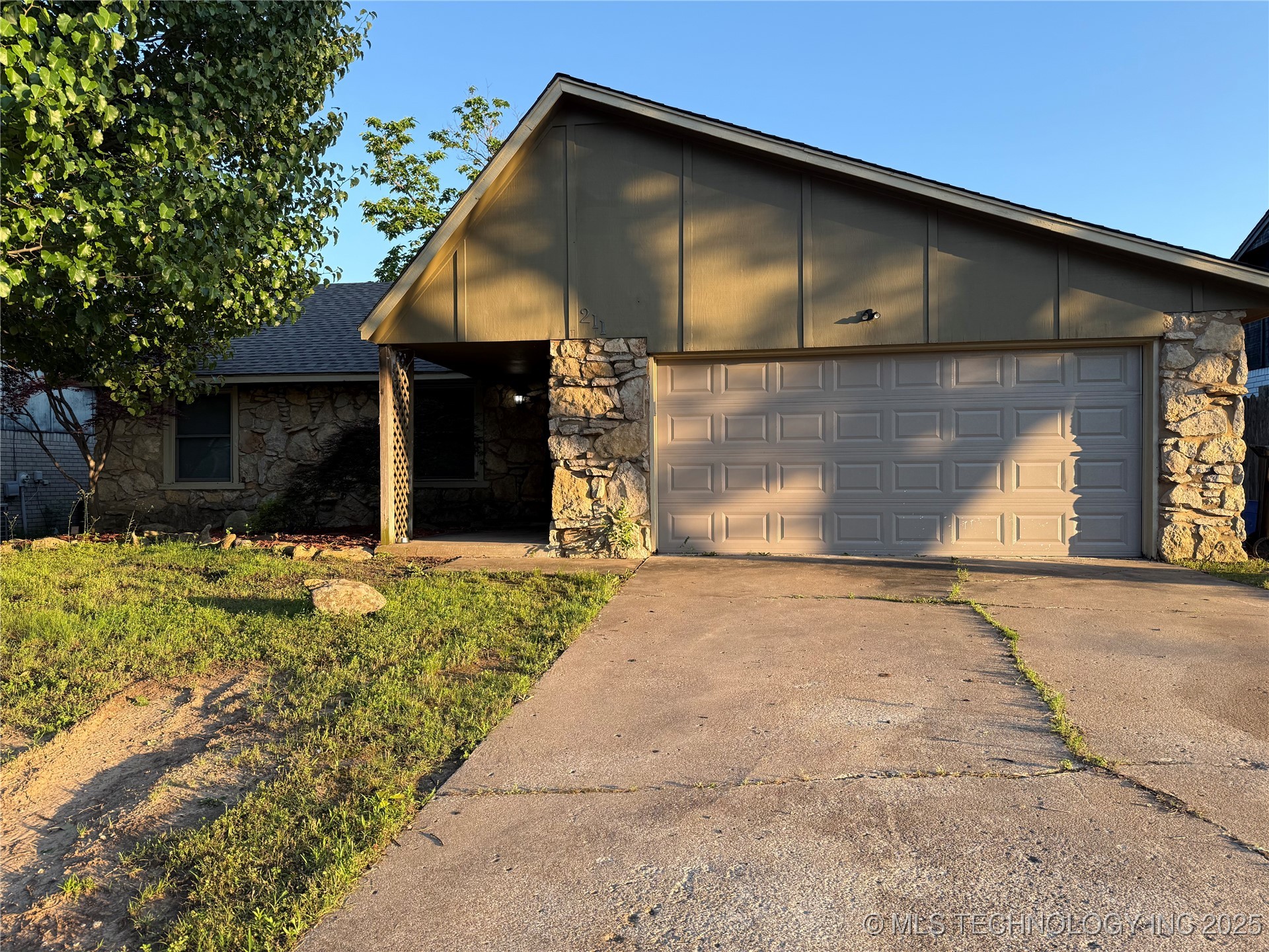 211 E Waco Place