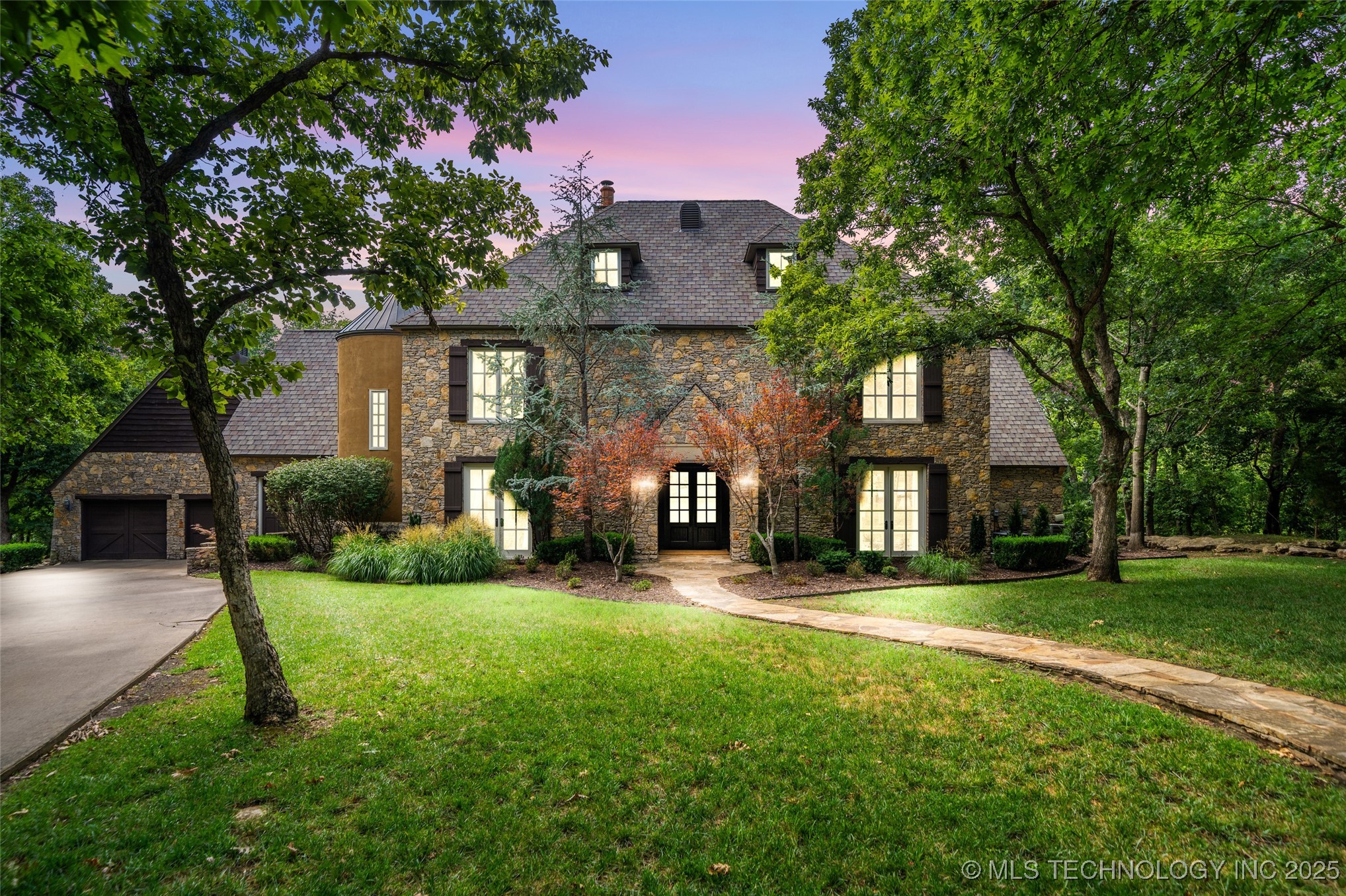 10144 N Dover Place Property Photo 1