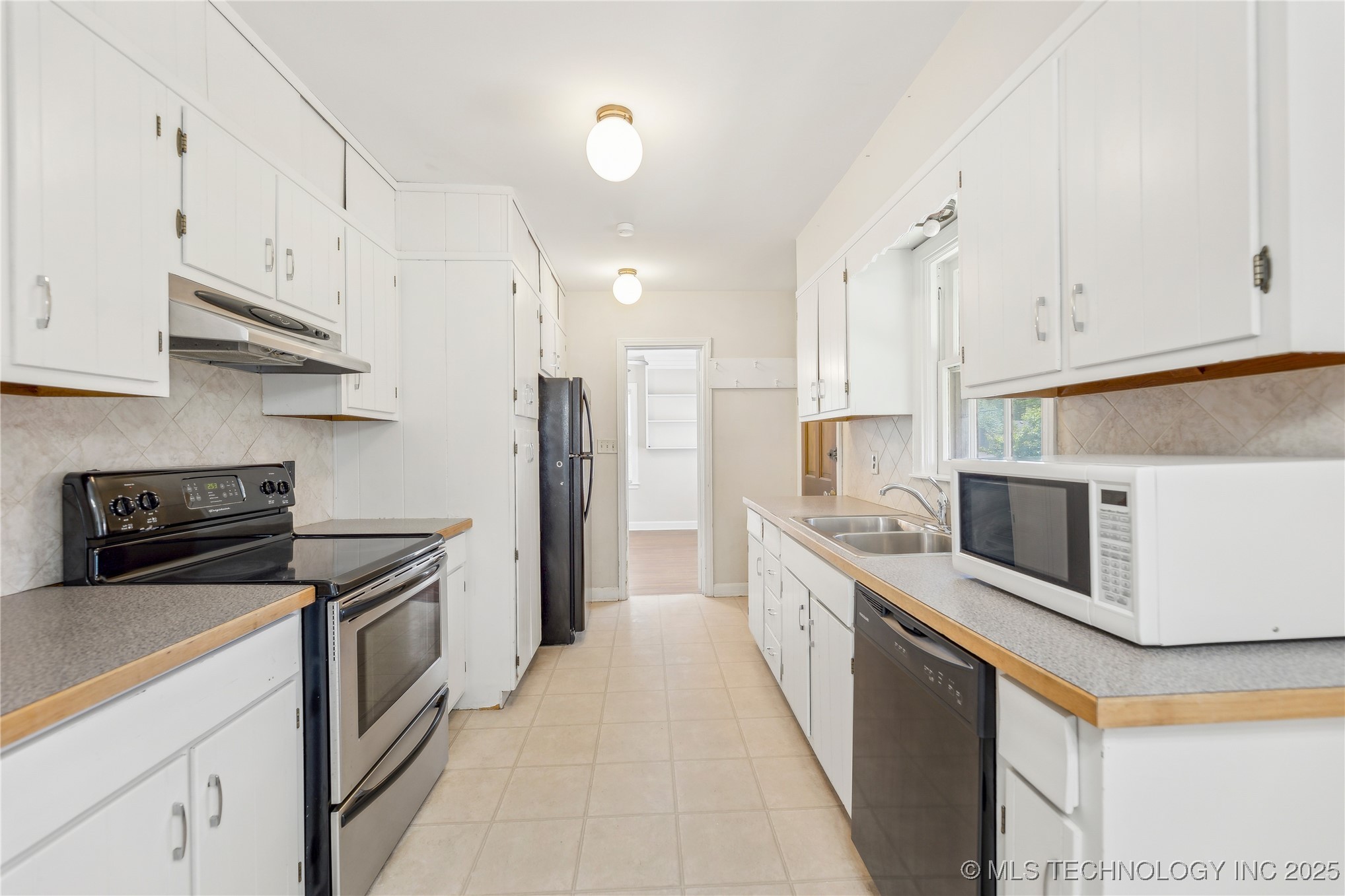 1648 S Evanston Avenue Property Photo 10
