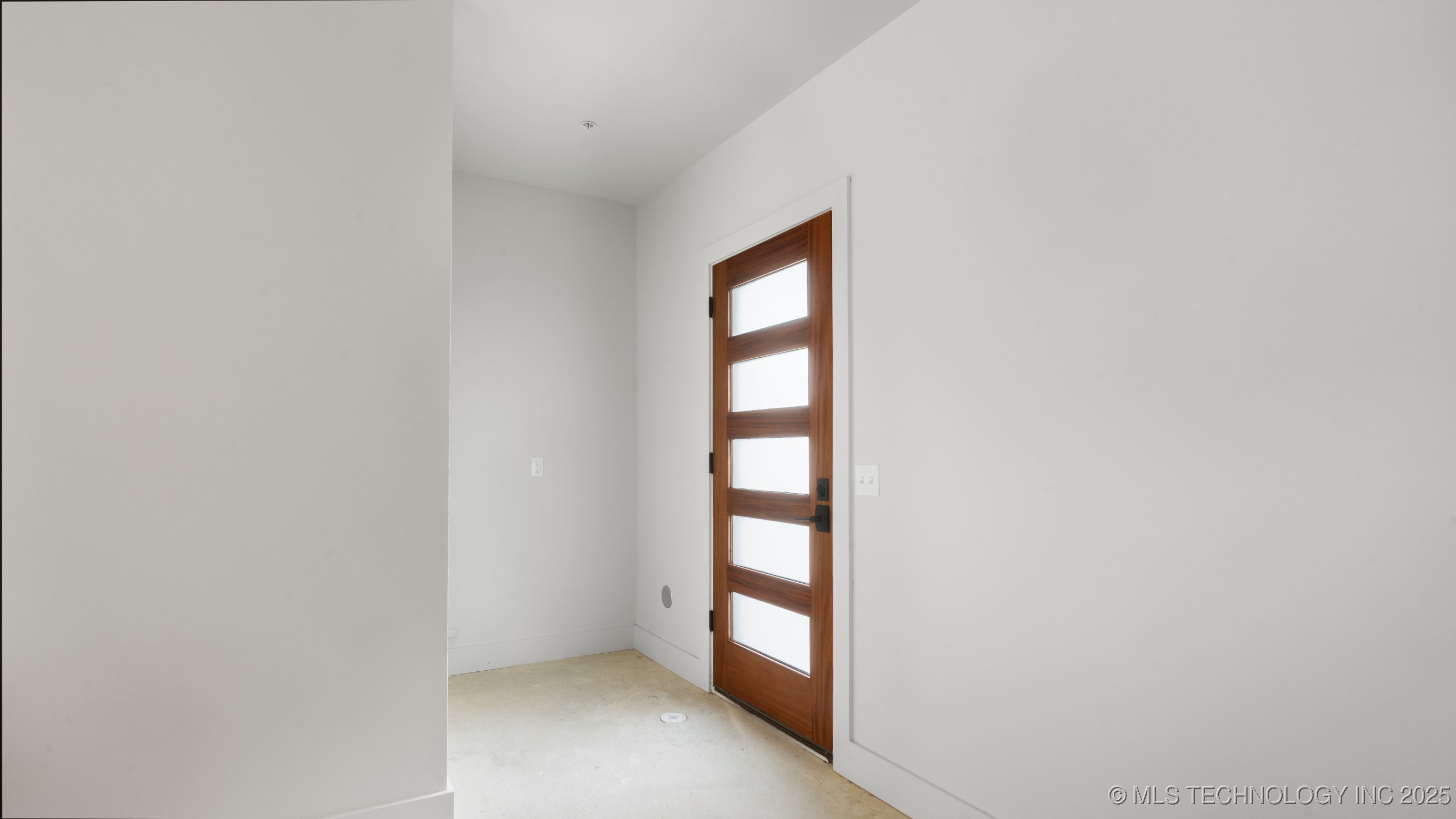 3755 S Riverside Drive 3755 Property Photo 4