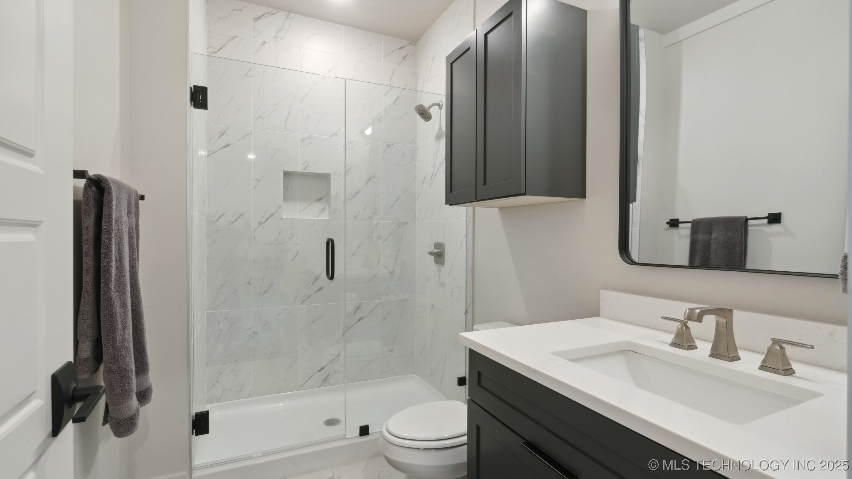 3755 S Riverside Drive 3755 Property Photo 8