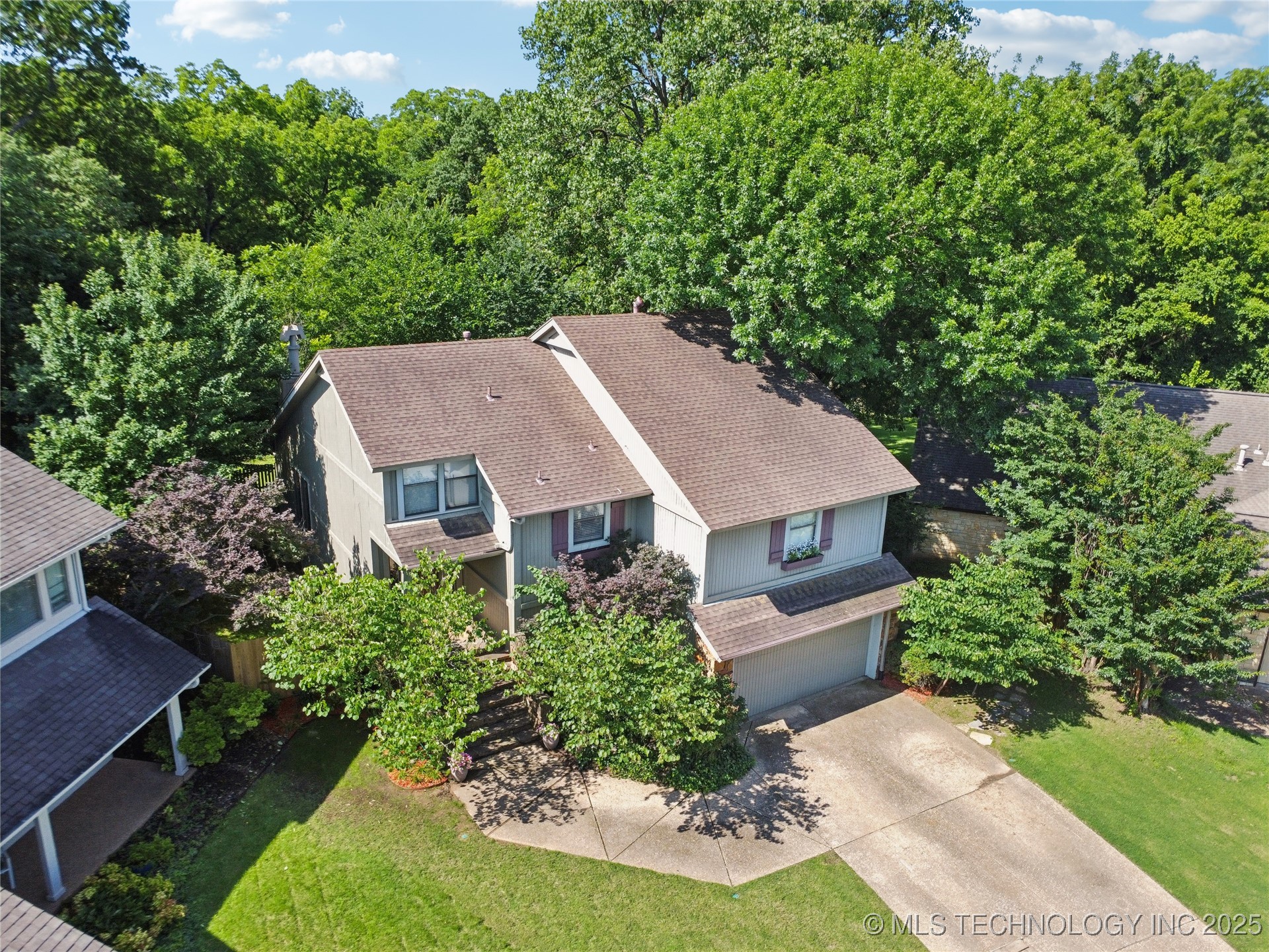9337 S Lakewood Avenue Property Photo 1