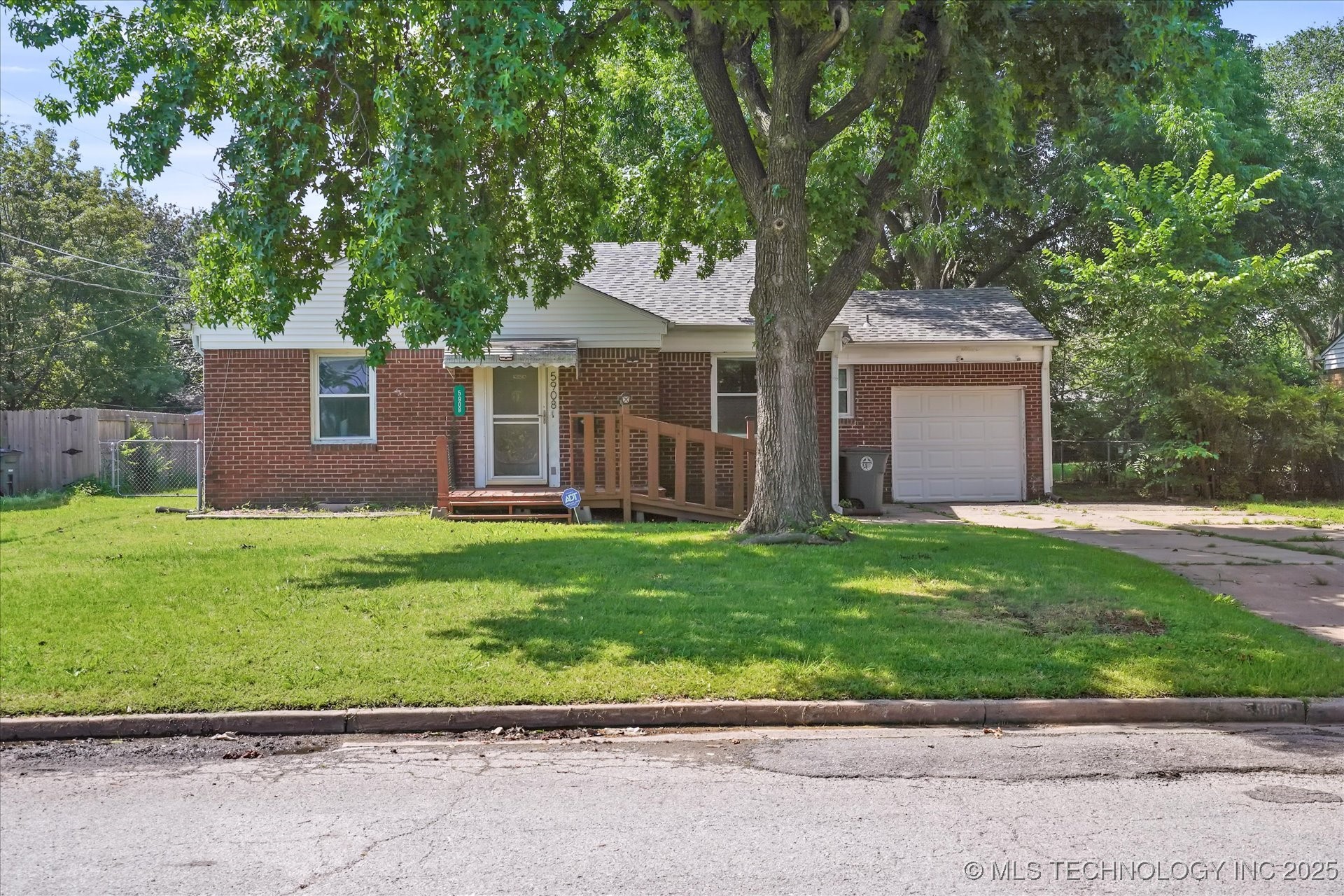5908 E 2nd Street Property Photo 2