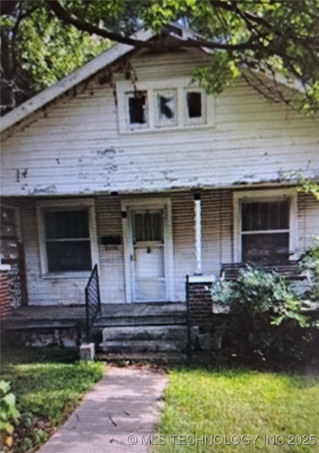 903 E Miami Street Property Photo