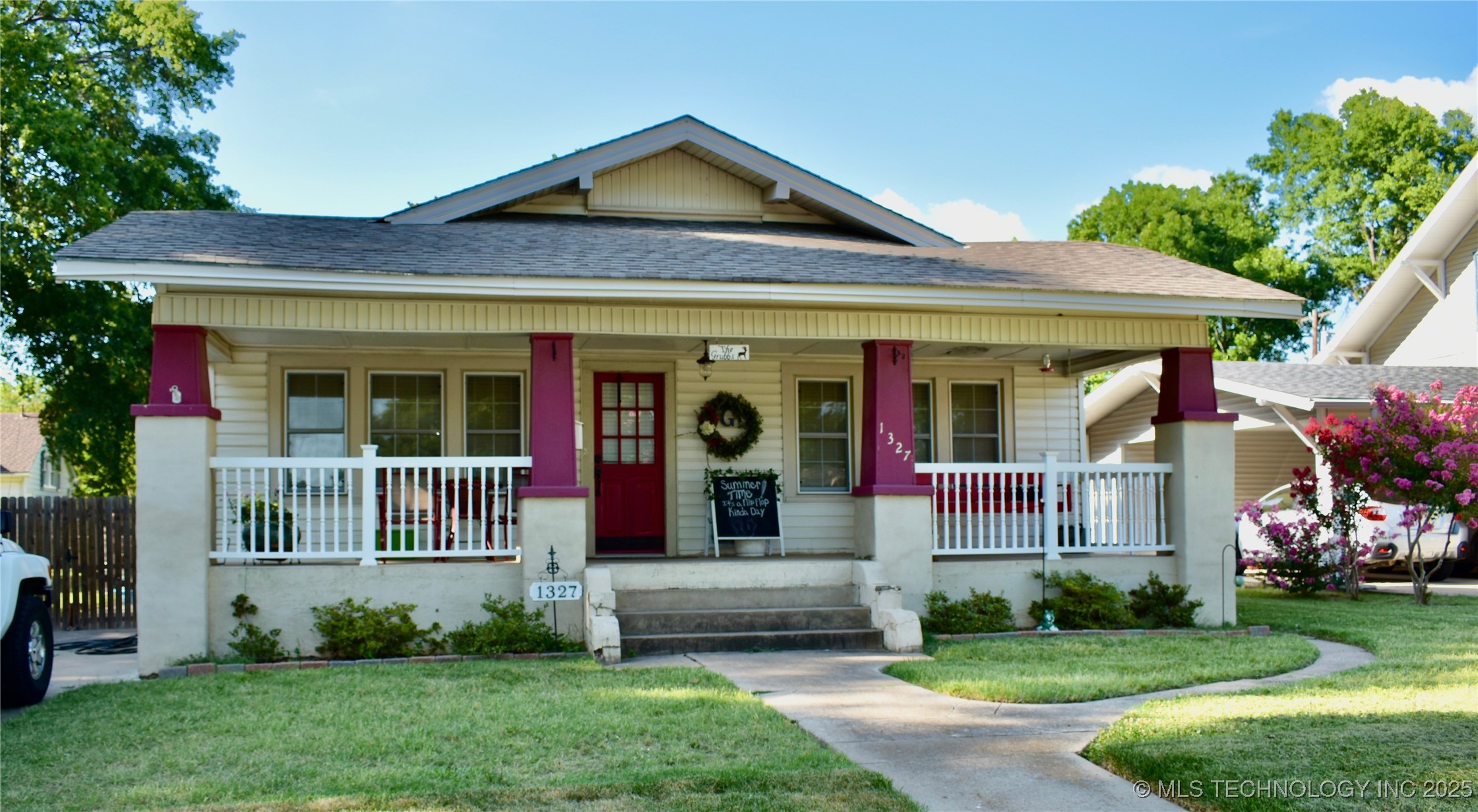 1327 E 10th Street Property Photo