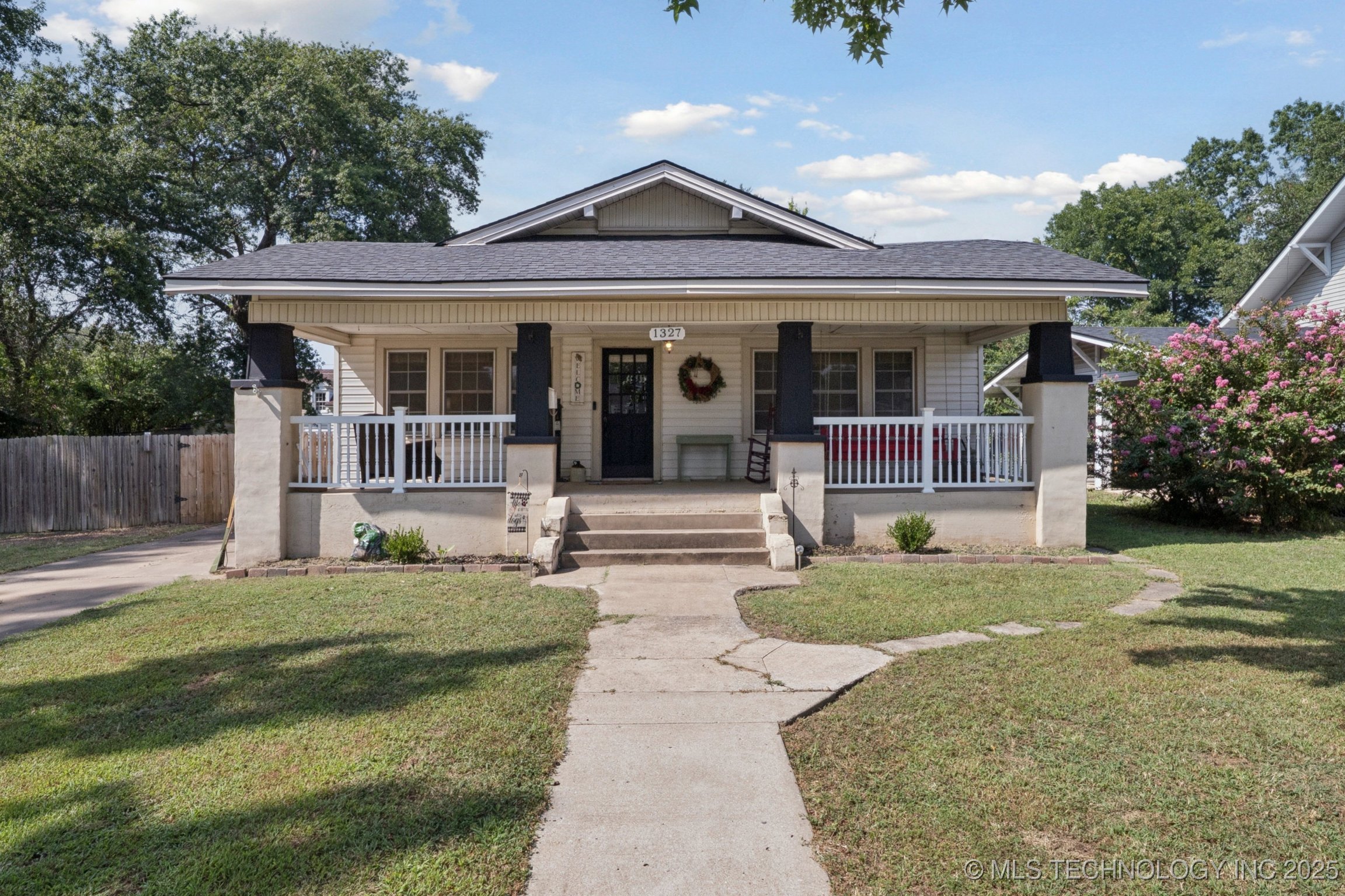 1327 E 10th Street Property Photo 1