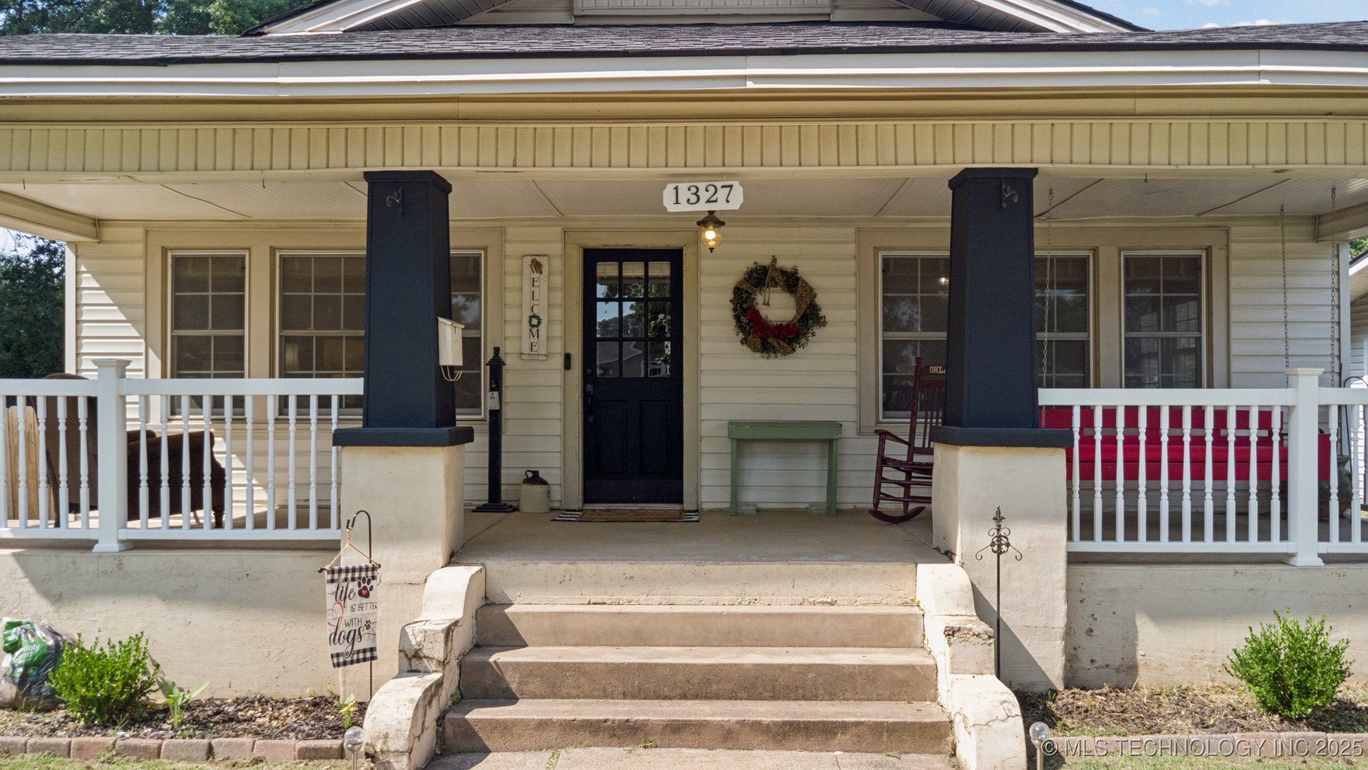 1327 E 10th Street Property Photo 5