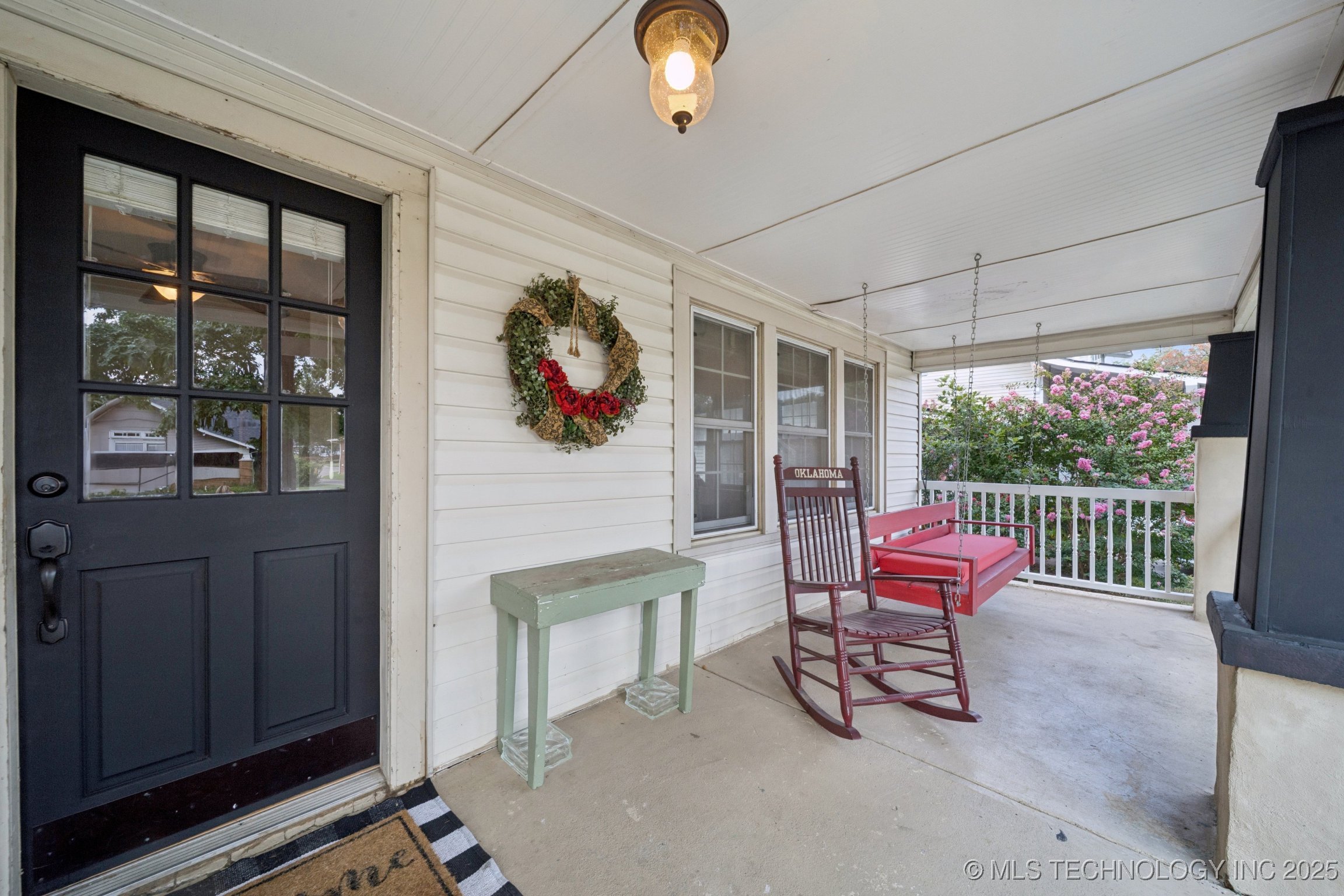 1327 E 10th Street Property Photo 6