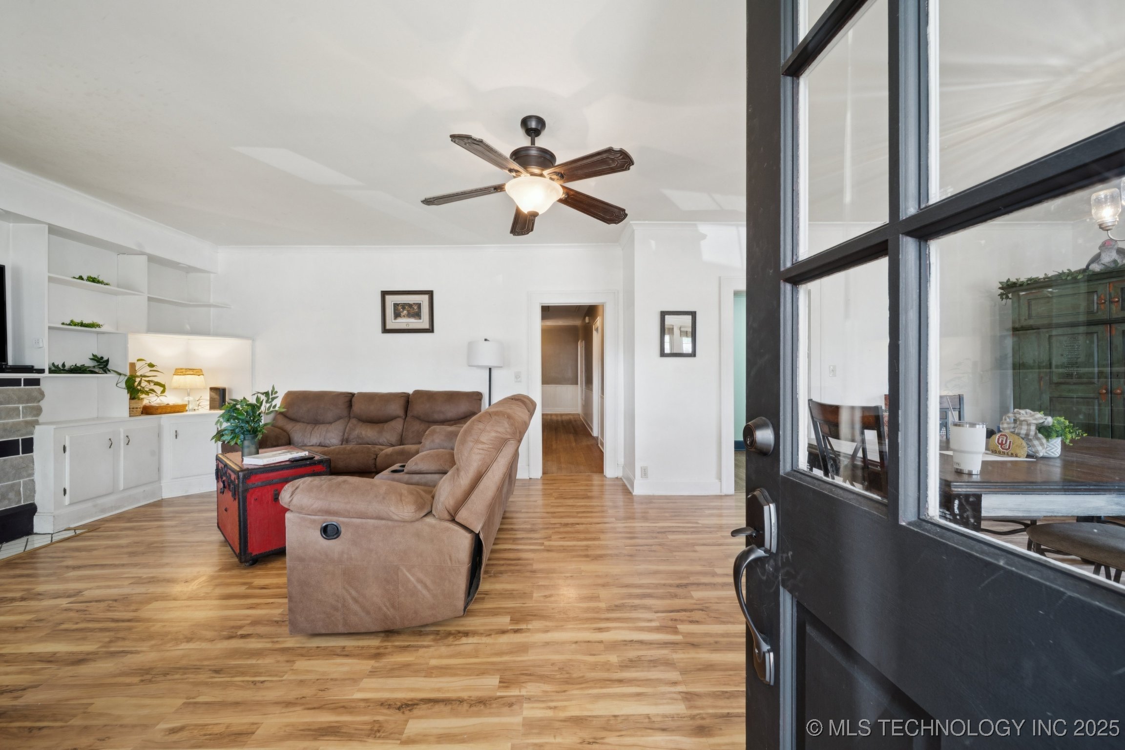 1327 E 10th Street Property Photo 7