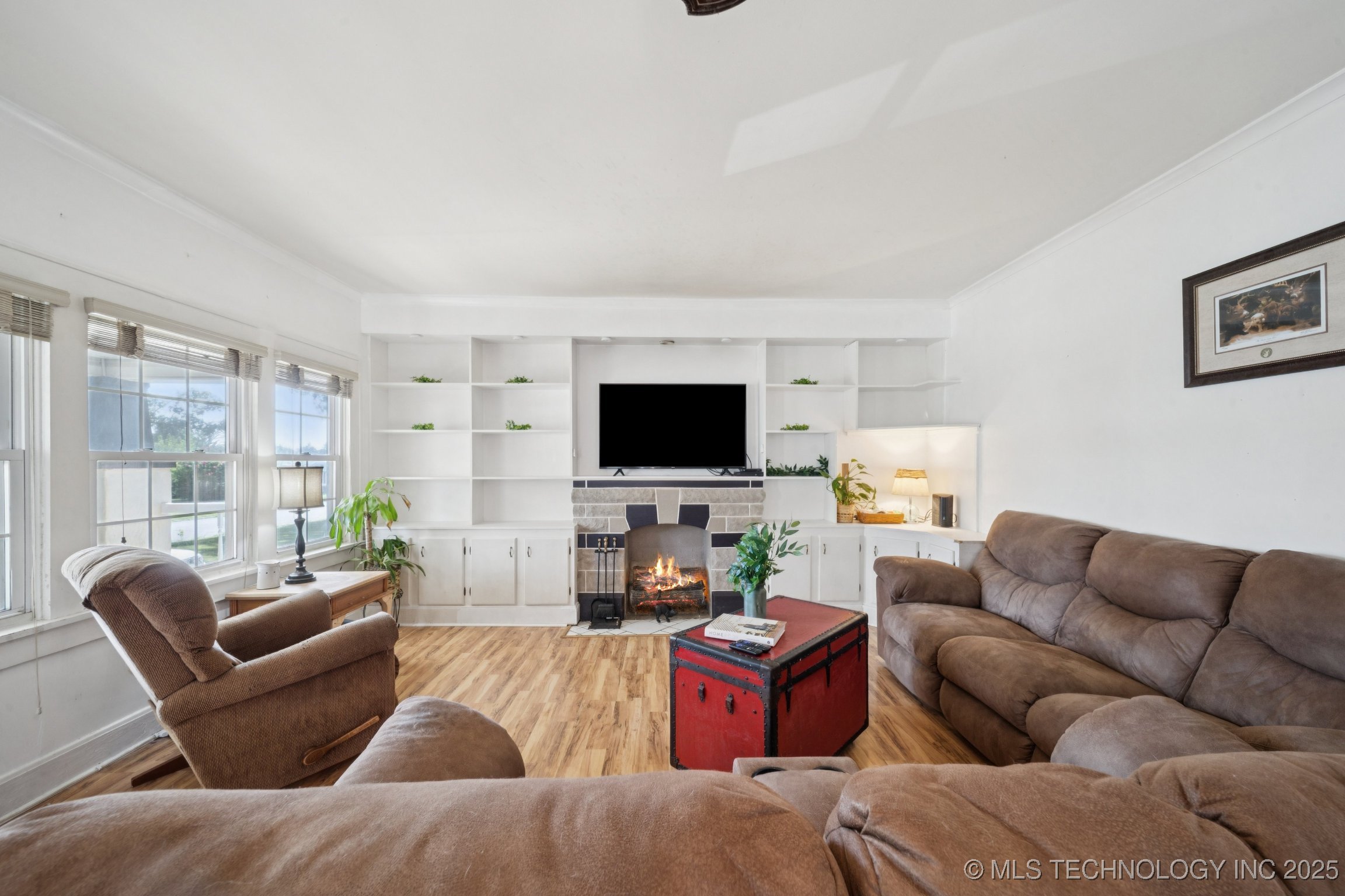 1327 E 10th Street Property Photo 9