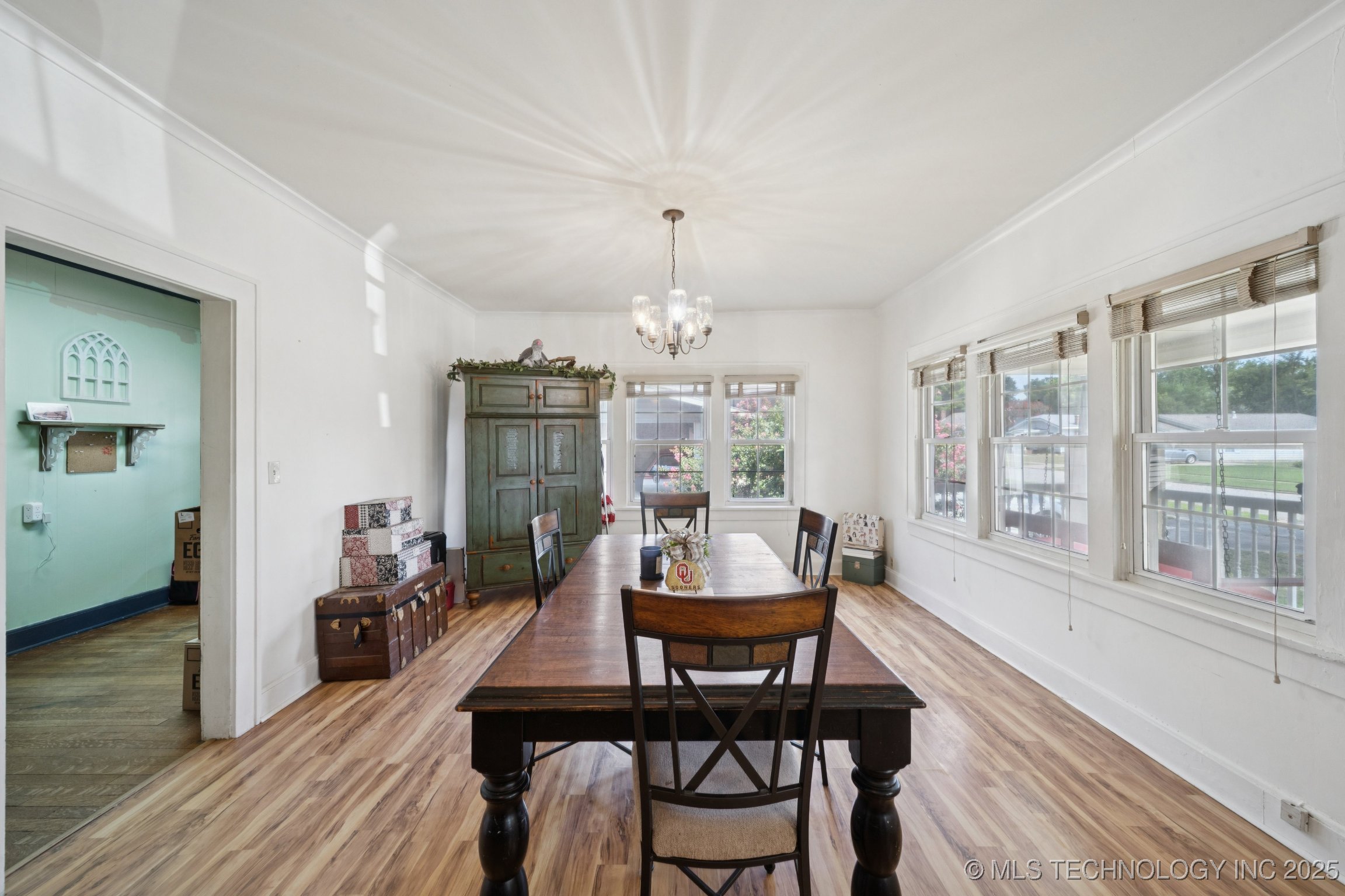 1327 E 10th Street Property Photo 10