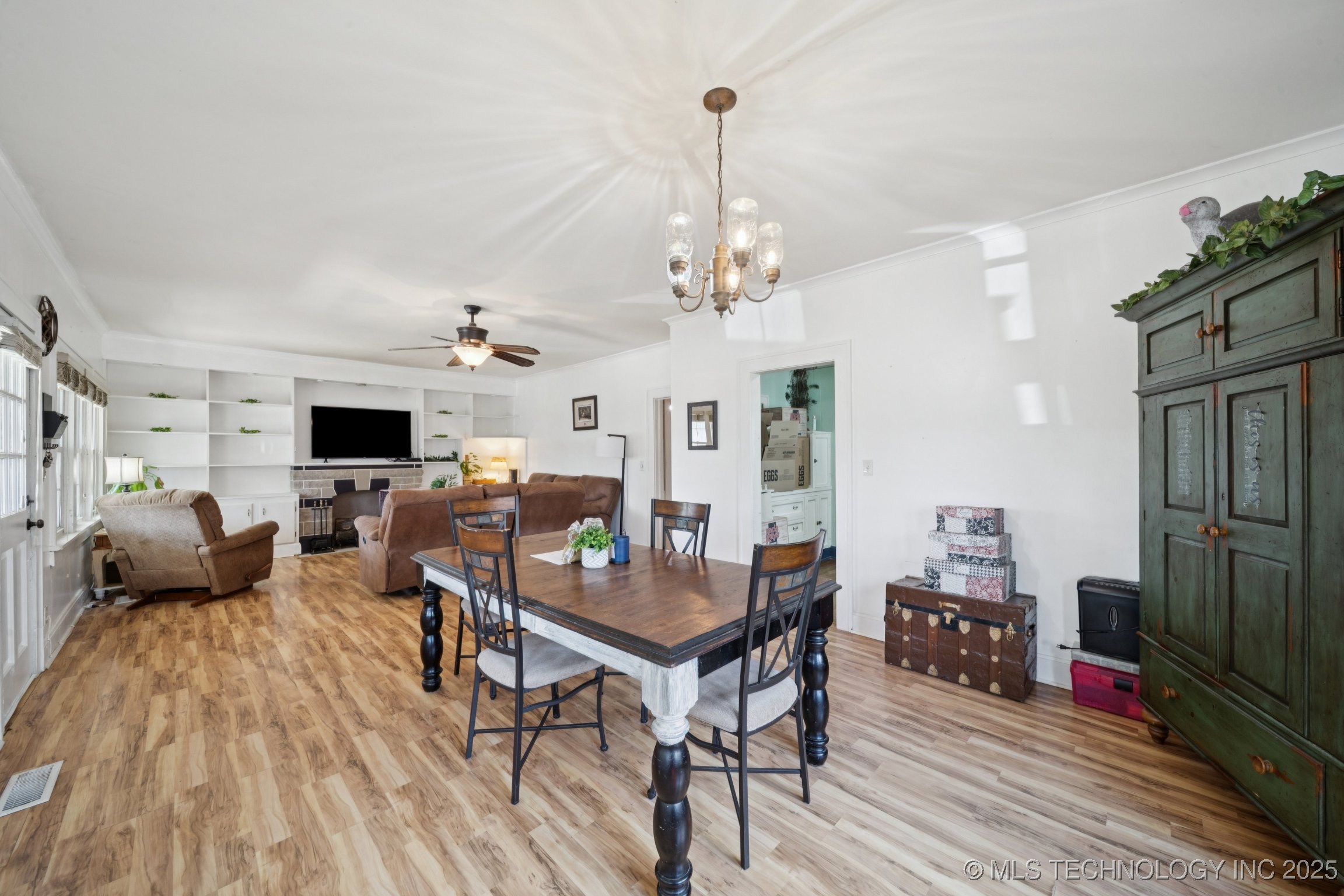 1327 E 10th Street Property Photo 11