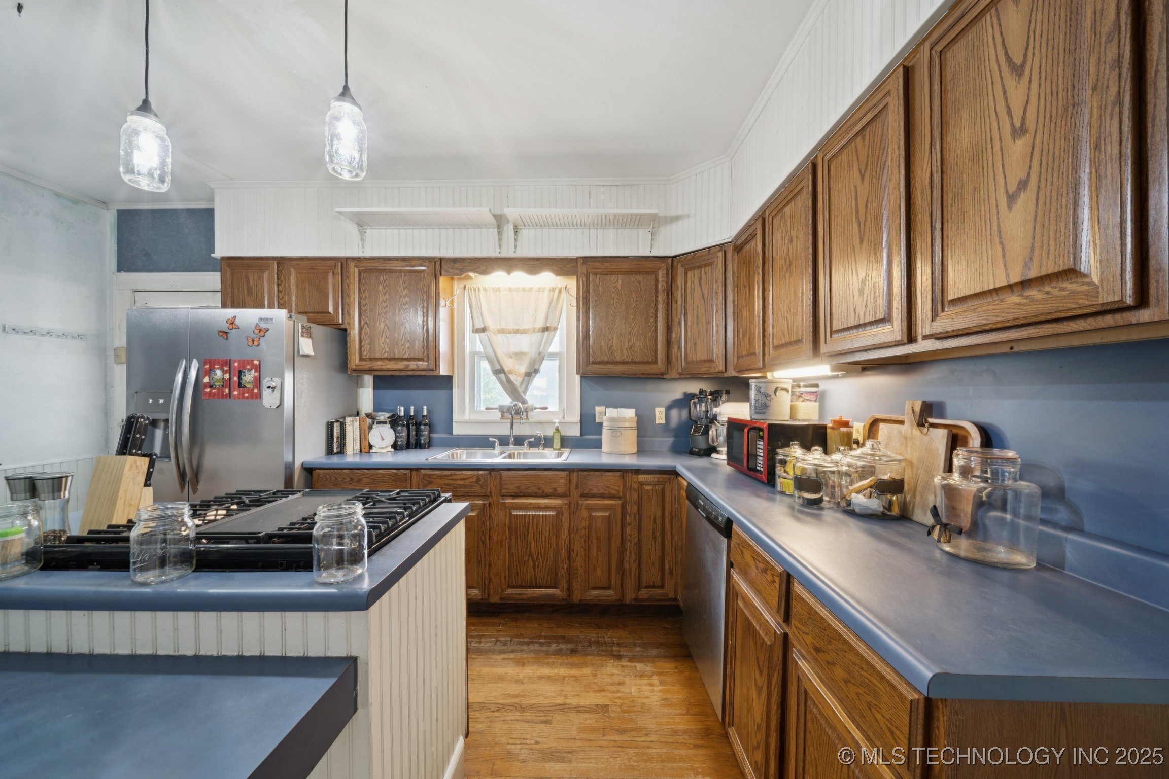 1327 E 10th Street Property Photo 13