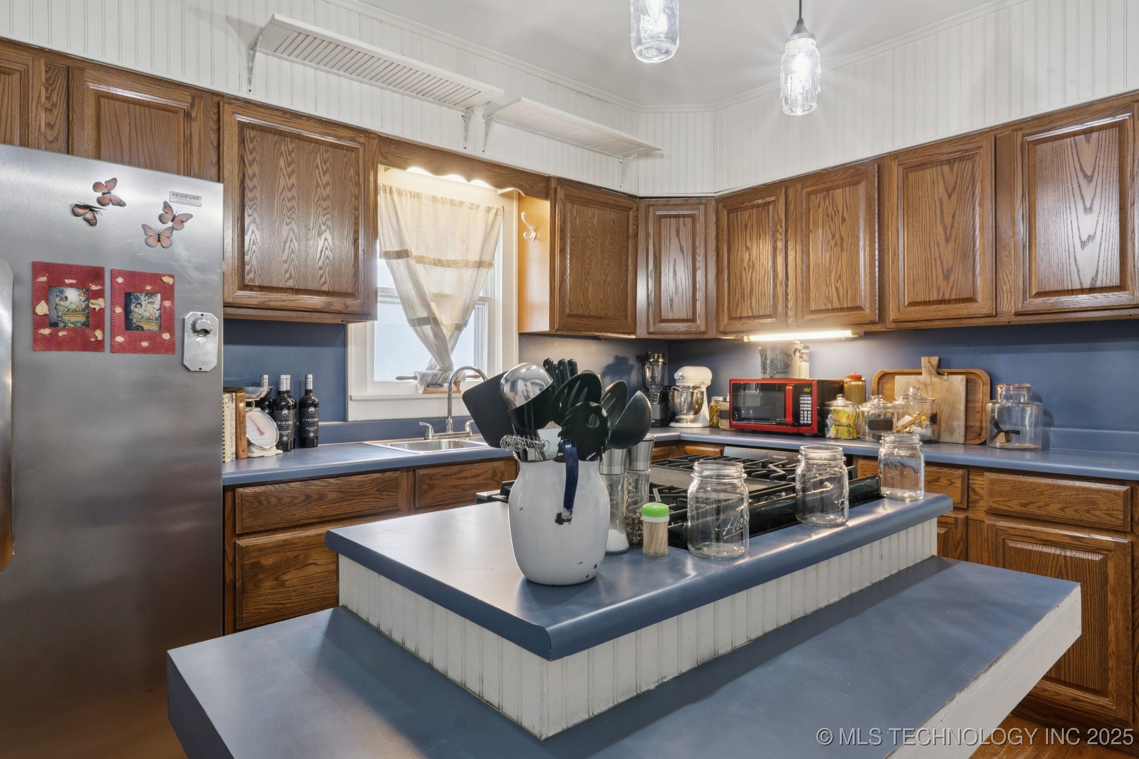 1327 E 10th Street Property Photo 14