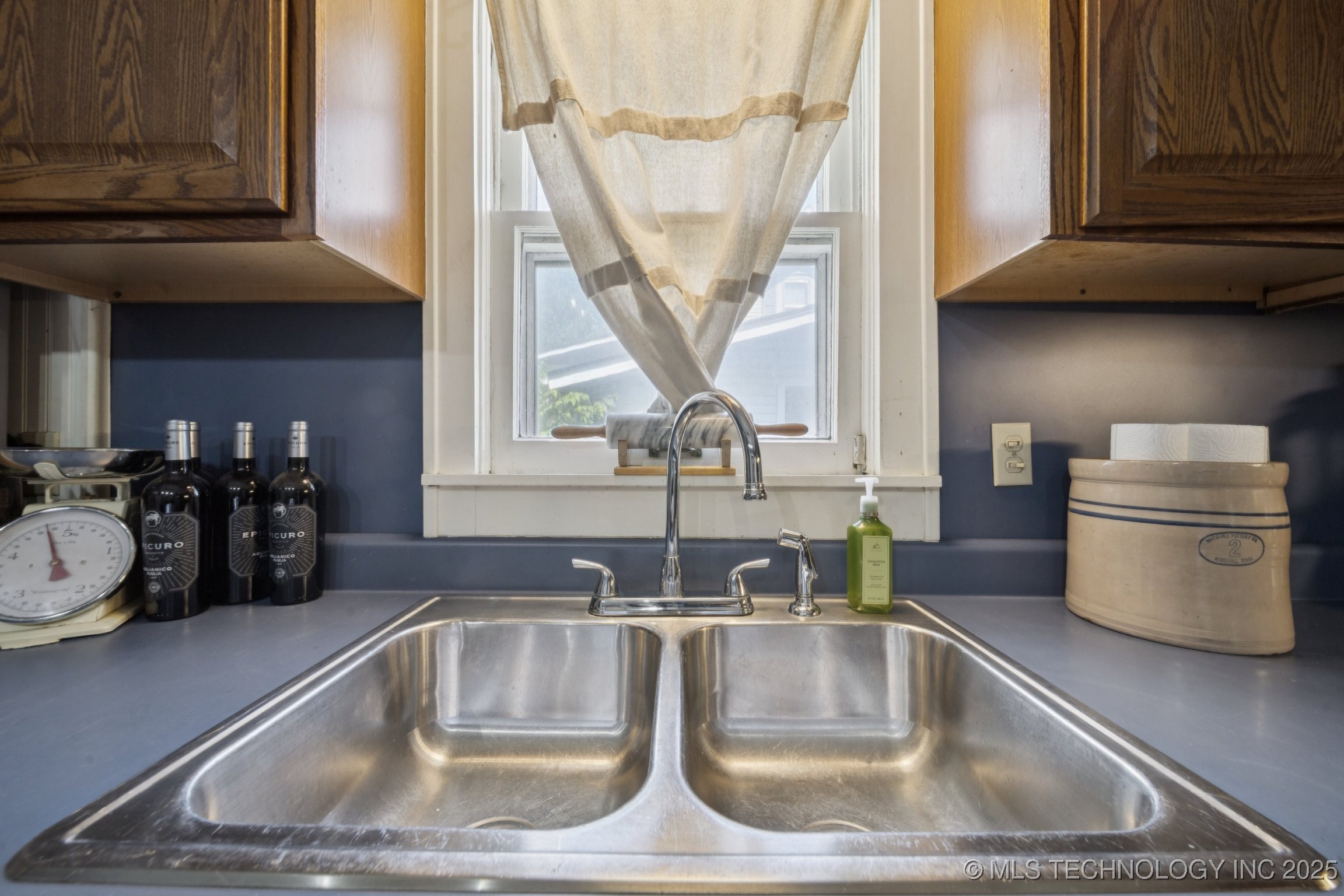 1327 E 10th Street Property Photo 17