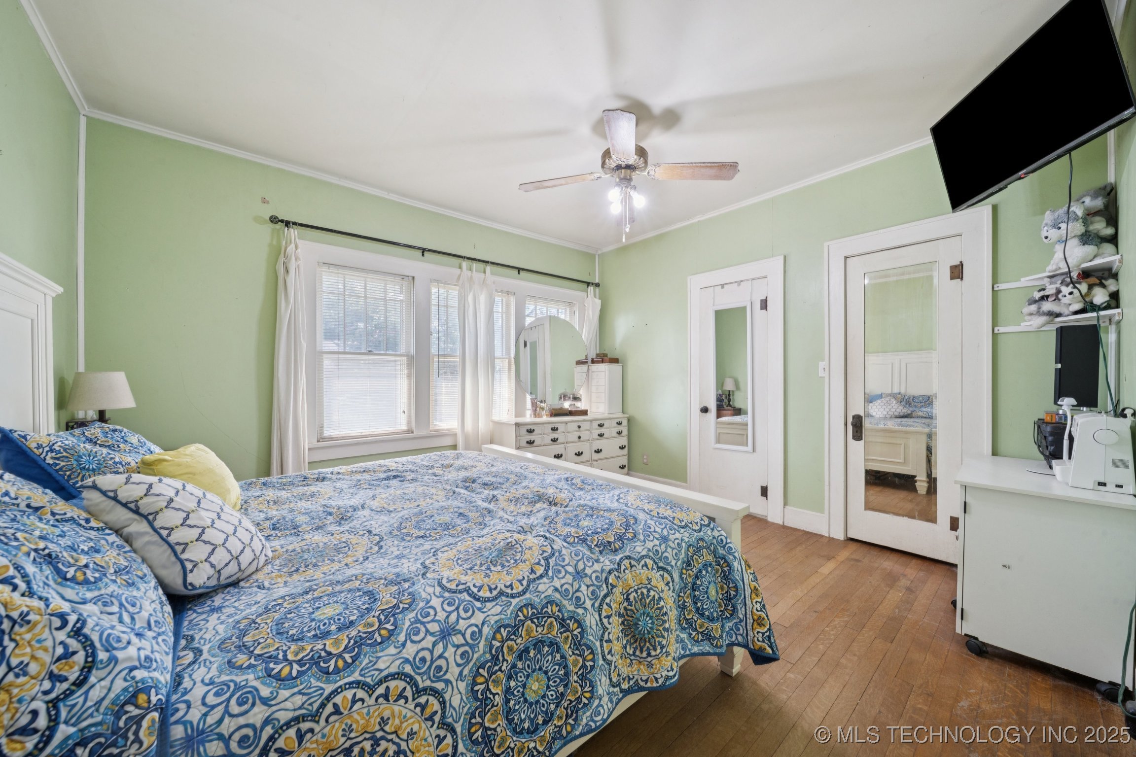 1327 E 10th Street Property Photo 18