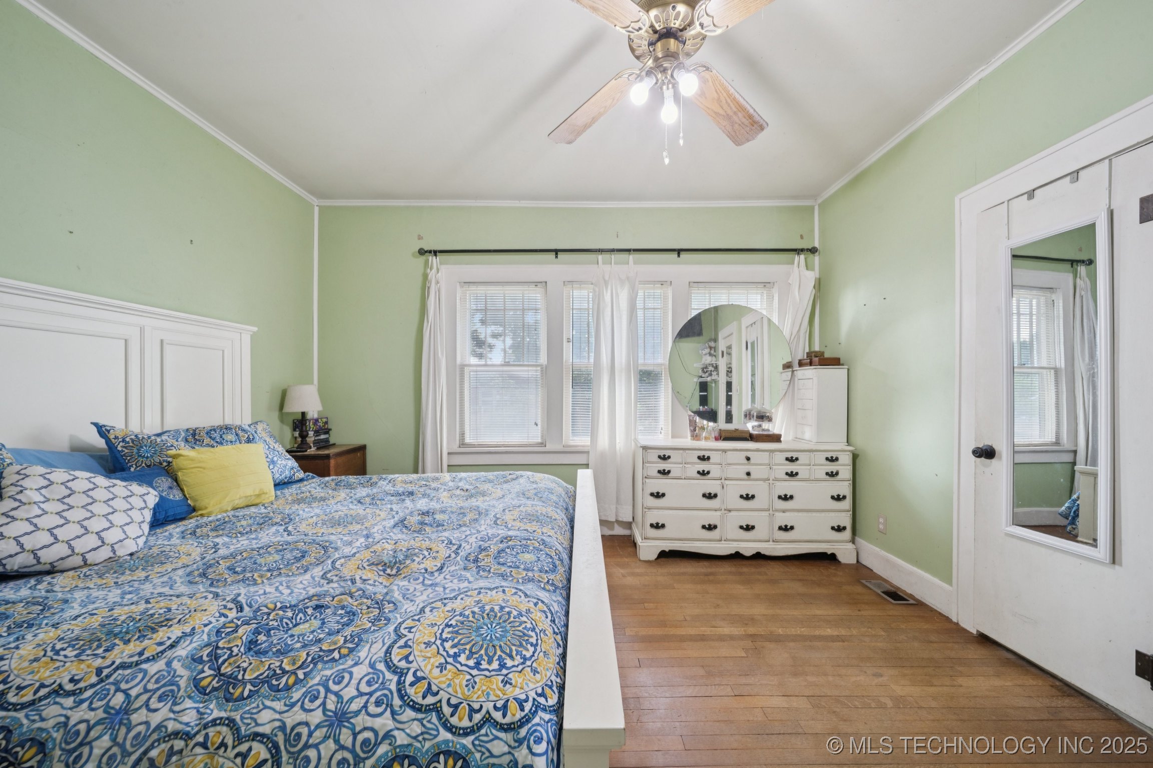 1327 E 10th Street Property Photo 19