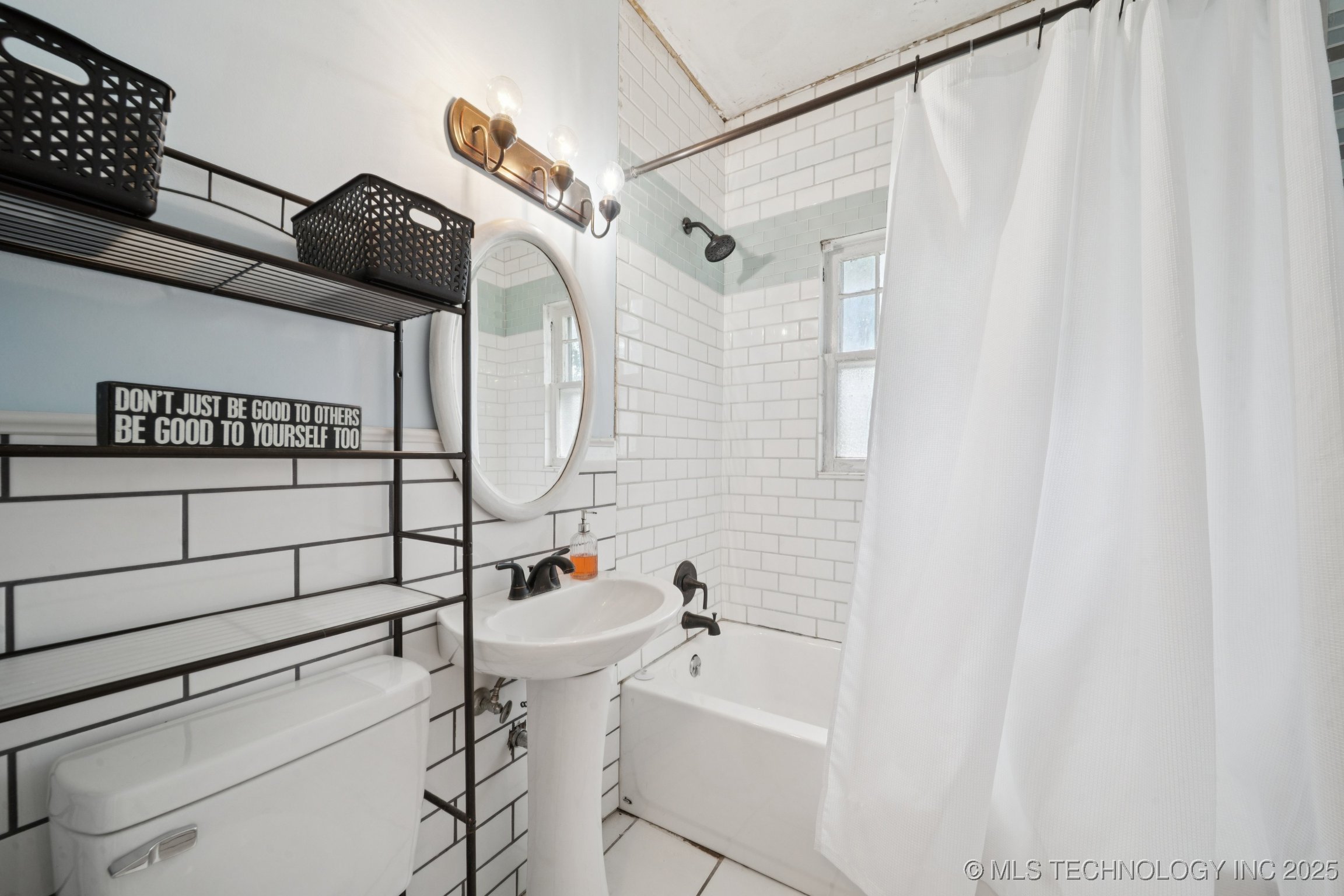 1327 E 10th Street Property Photo 23