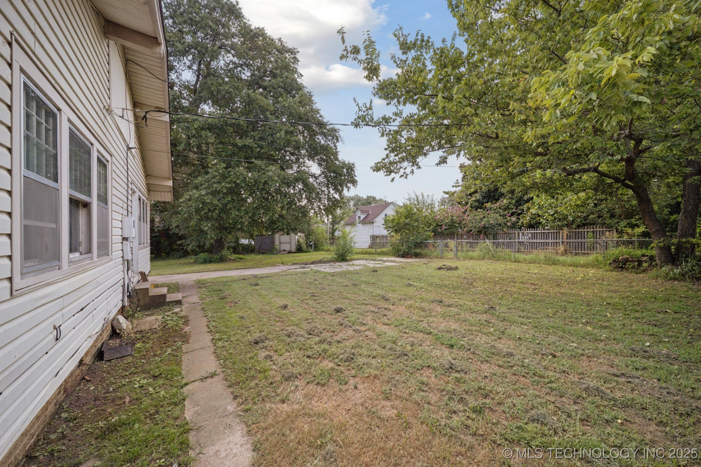 1327 E 10th Street Property Photo 28